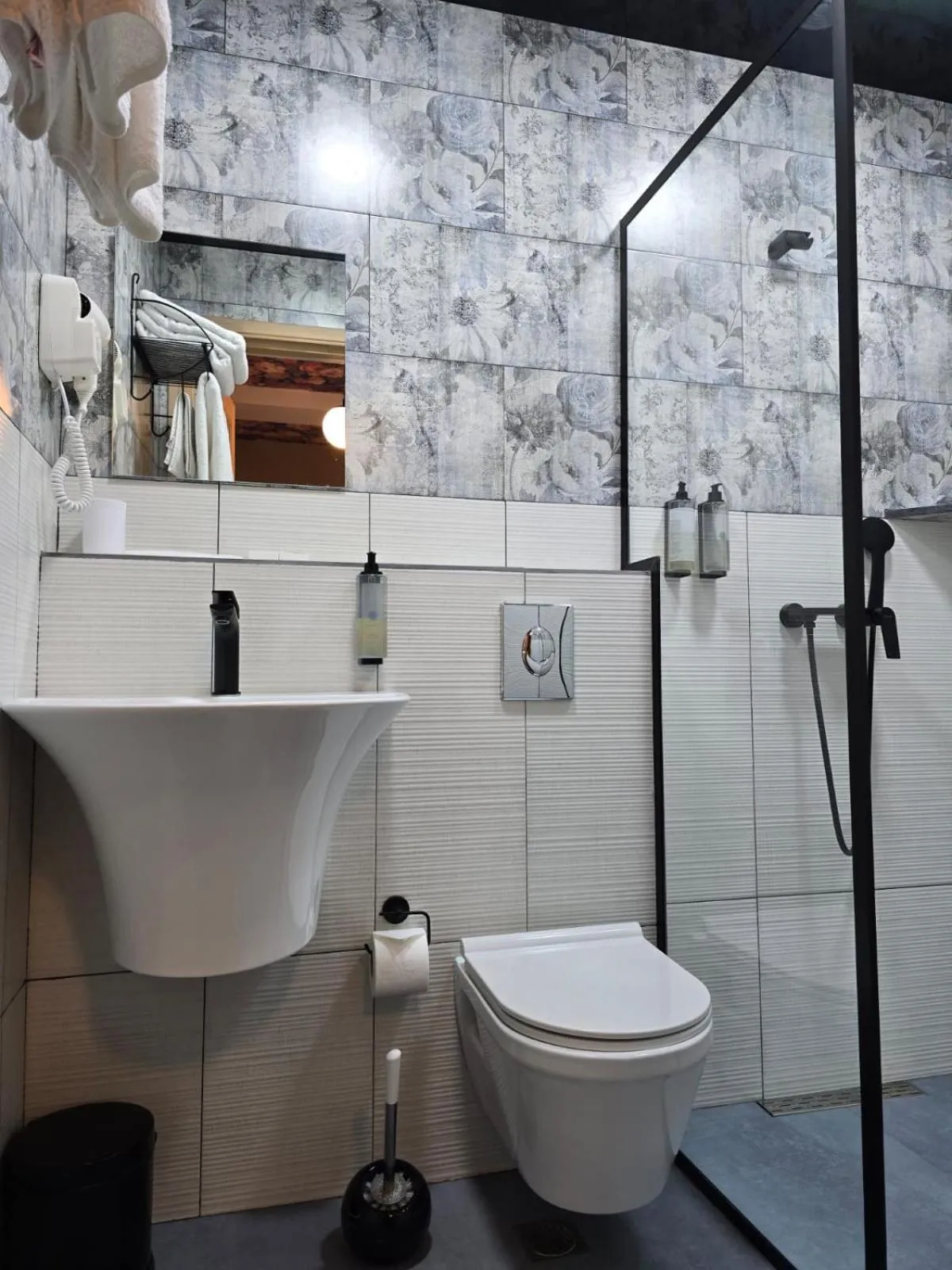 Shower in Hotel Nutsa in old Tbilisi