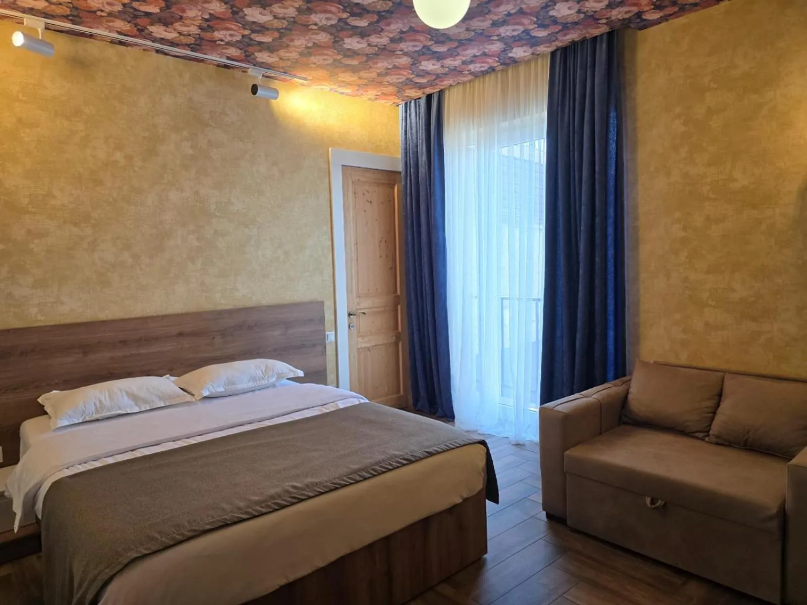 Bed in Hotel Nutsa in old Tbilisi