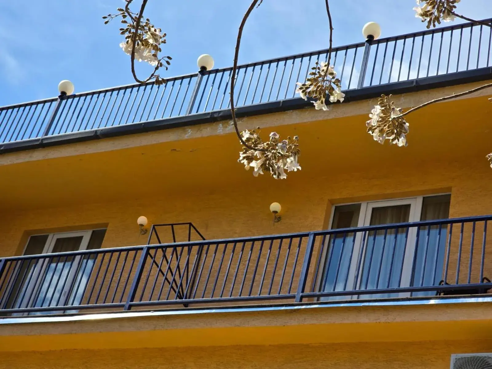 Deluxe Double or Twin Room with Balcony in Hotel Nutsa in old Tbilisi Deluxe Double or Twin Room with Balcony in Hotel Nutsa in old Tbilisi