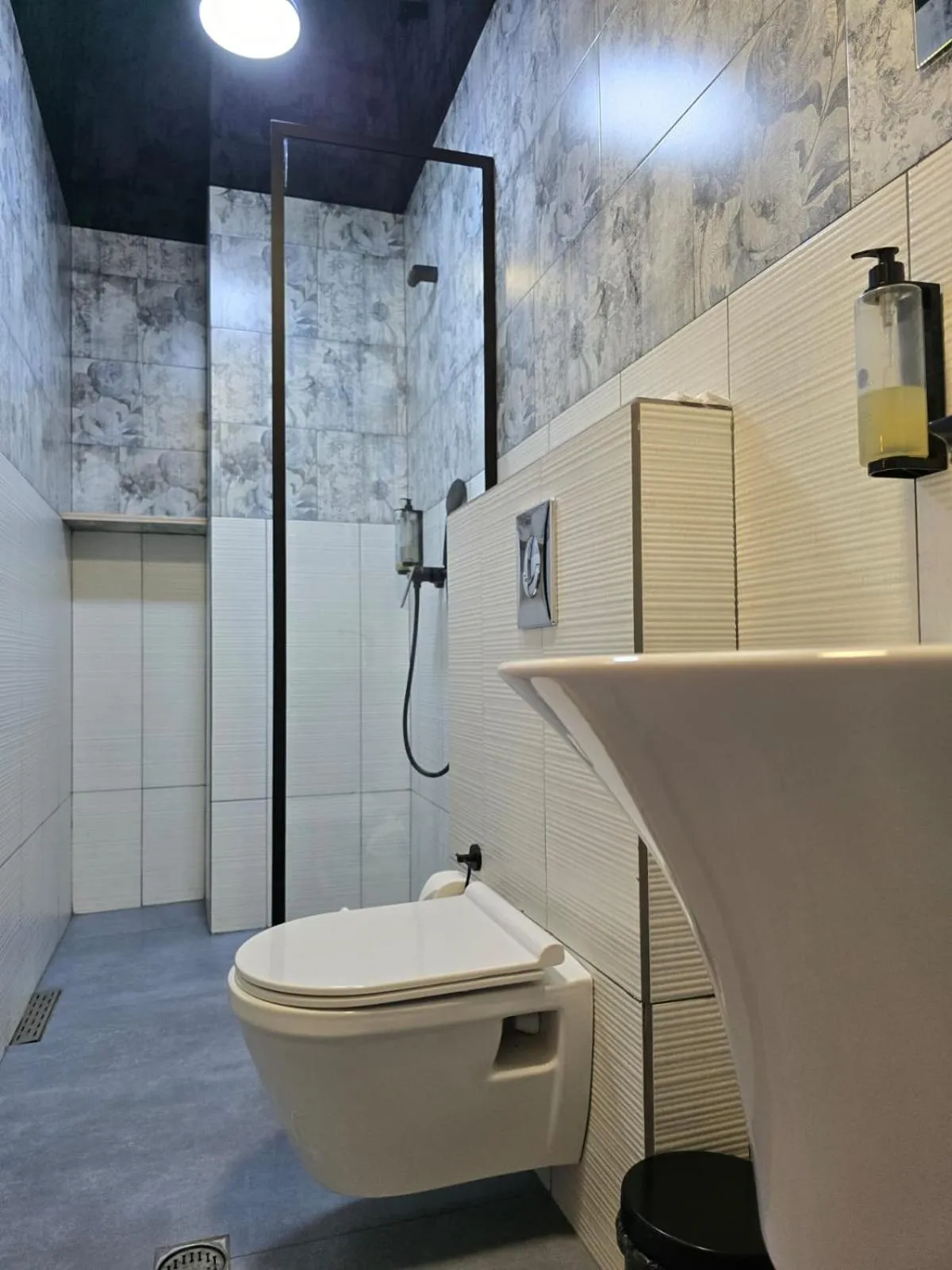 Shower in Hotel Nutsa in old Tbilisi