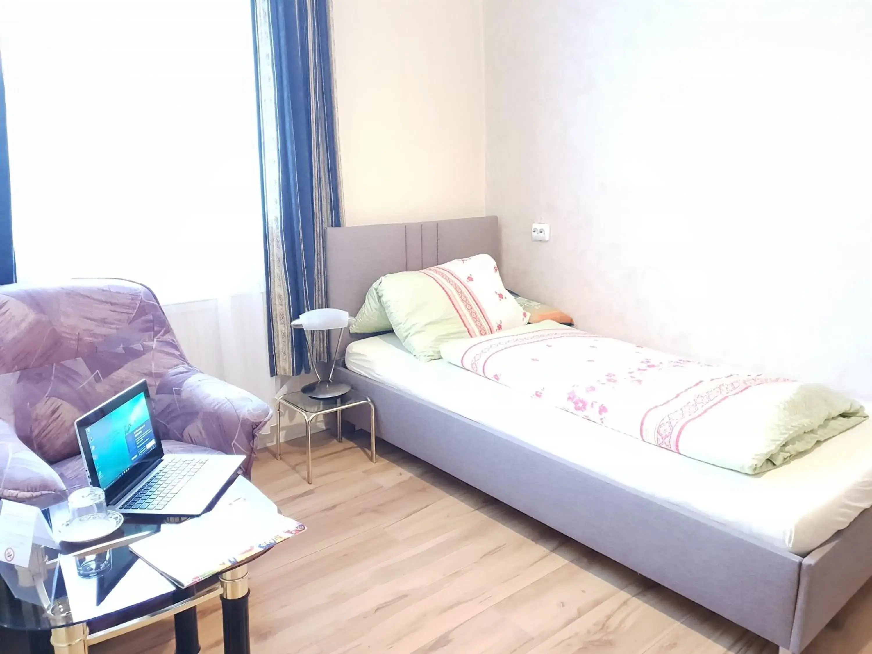 Standard Single Room with Shower in Hotel Alte Post Standard Single Room with Shower in Hotel Alte Post