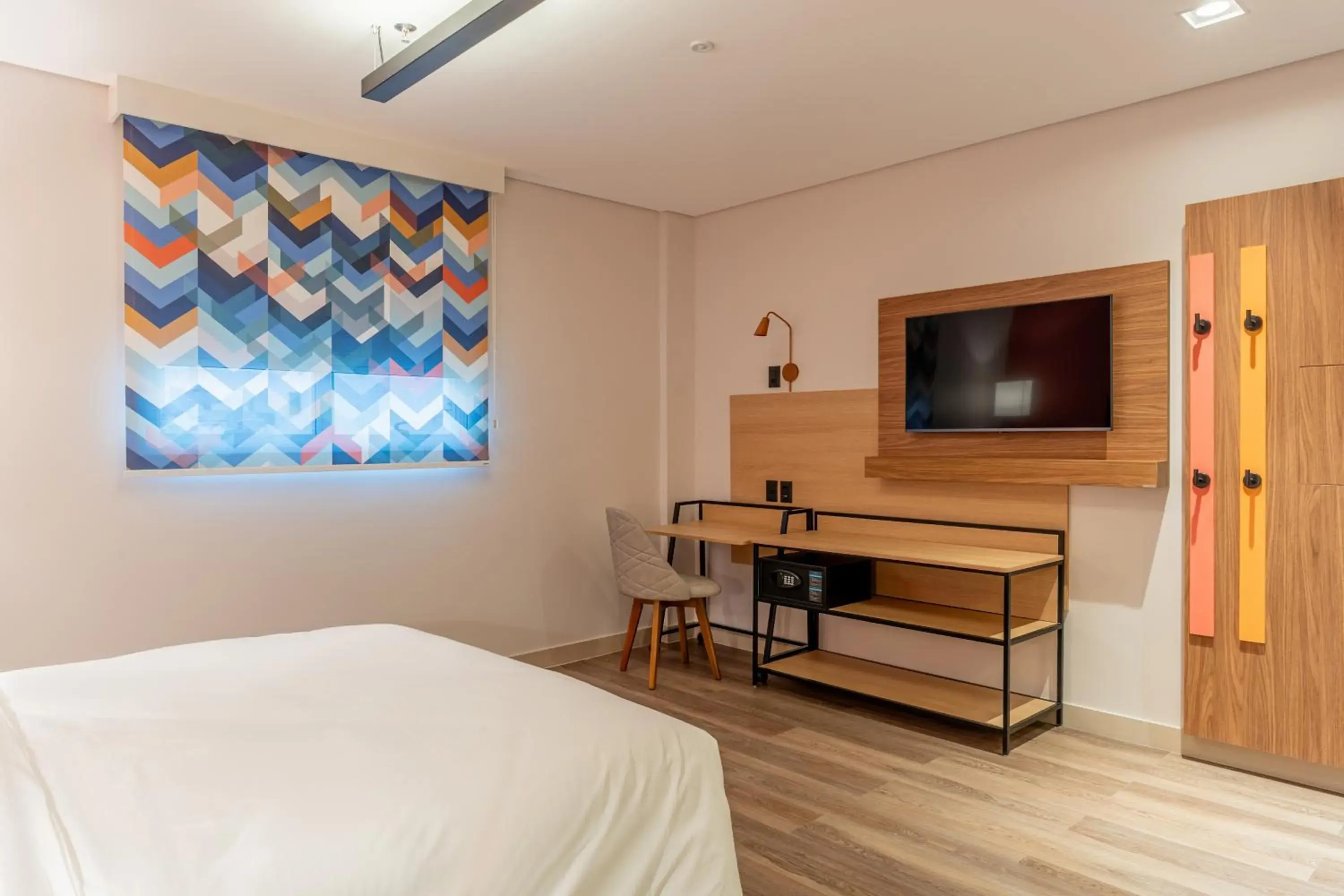 Standard PwD Disability Access Triple - 1 Queen Bed and 1 Single Bed. in Tru by Hilton Chapecó - NOVO Standard PwD Disability Access Triple - 1 Queen Bed and 1 Single Bed. in Tru by Hilton Chapecó - NOVO