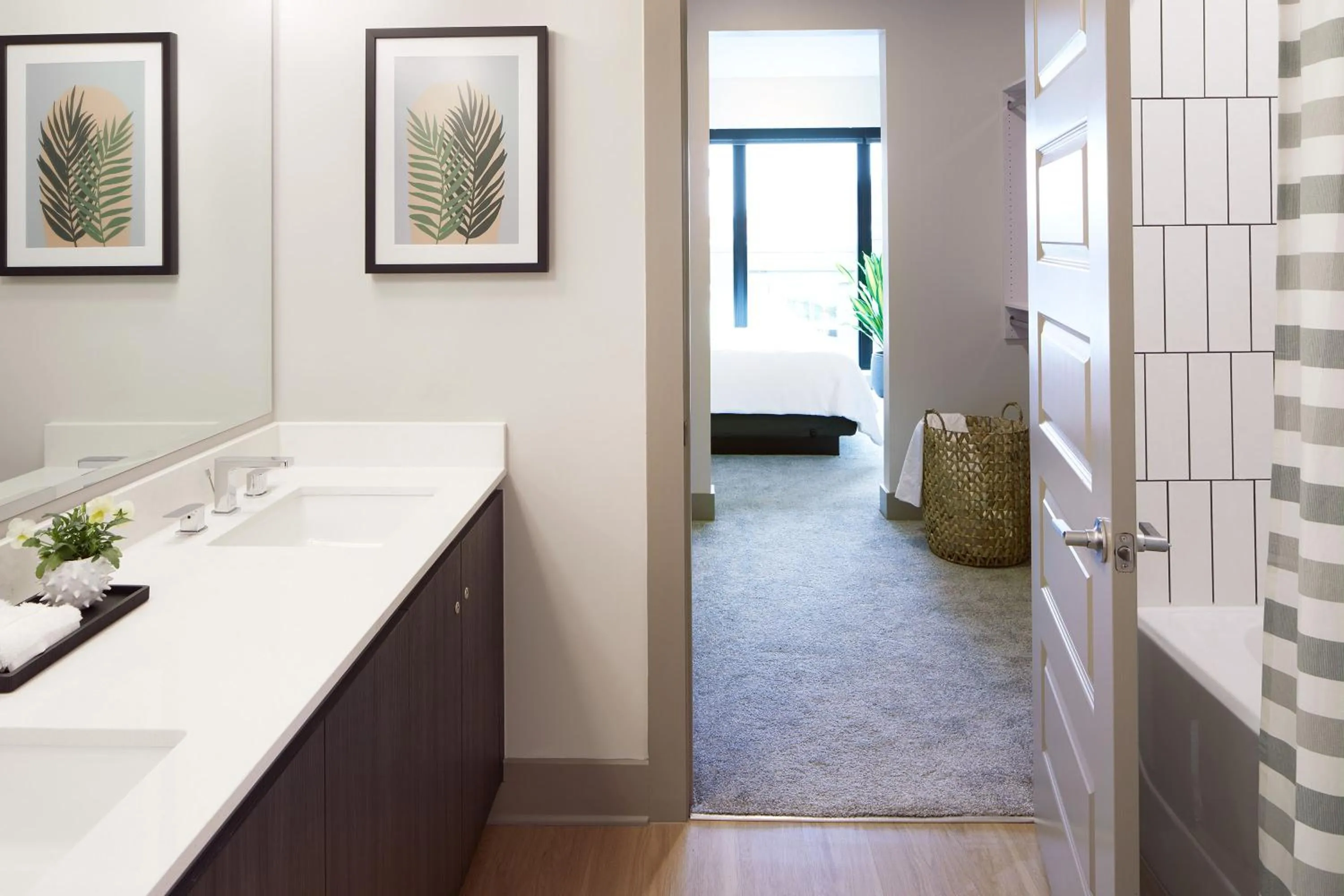 Shower in Sentral West Midtown at Star Metals