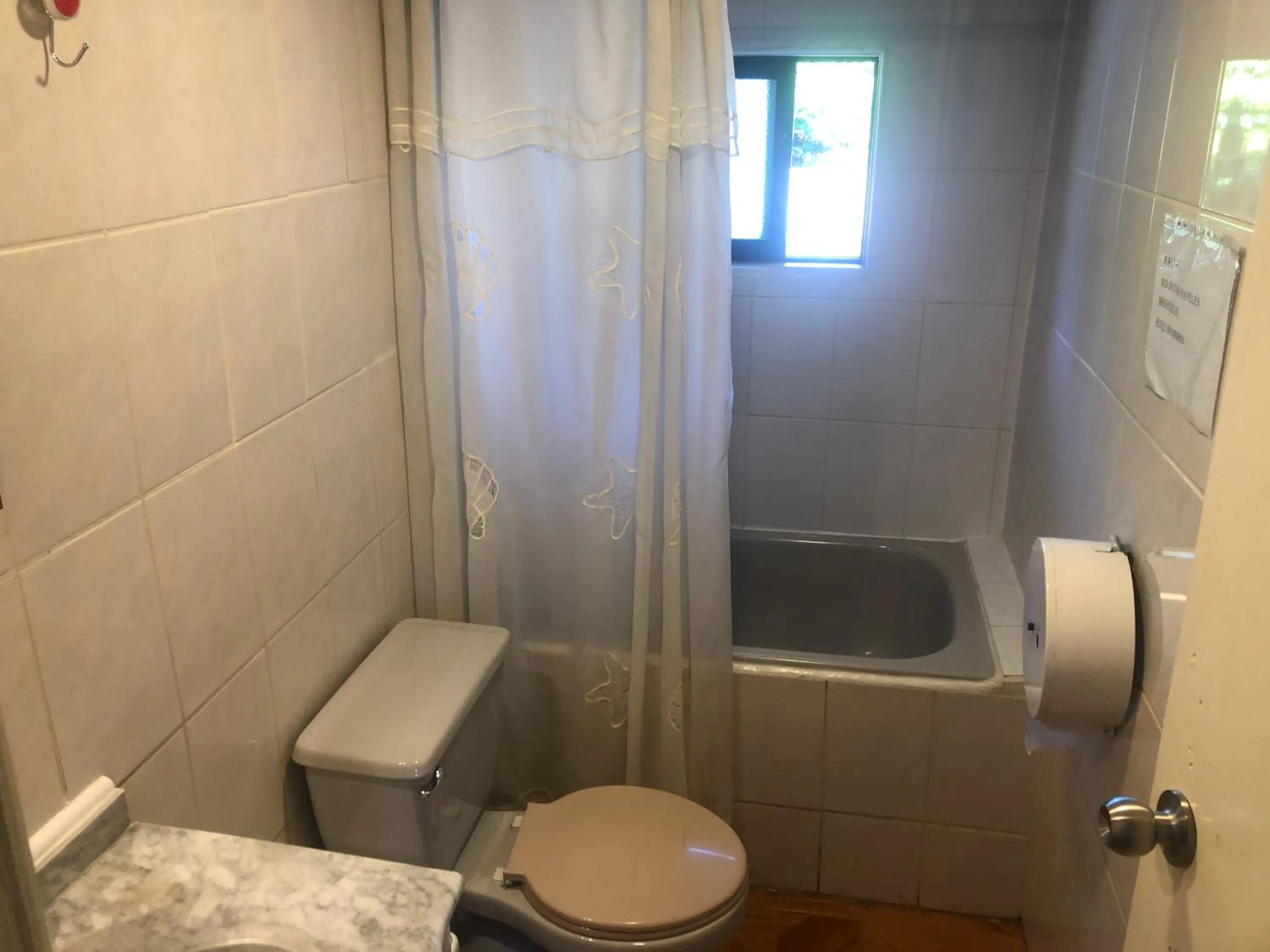 Shower in Hostal Huepil