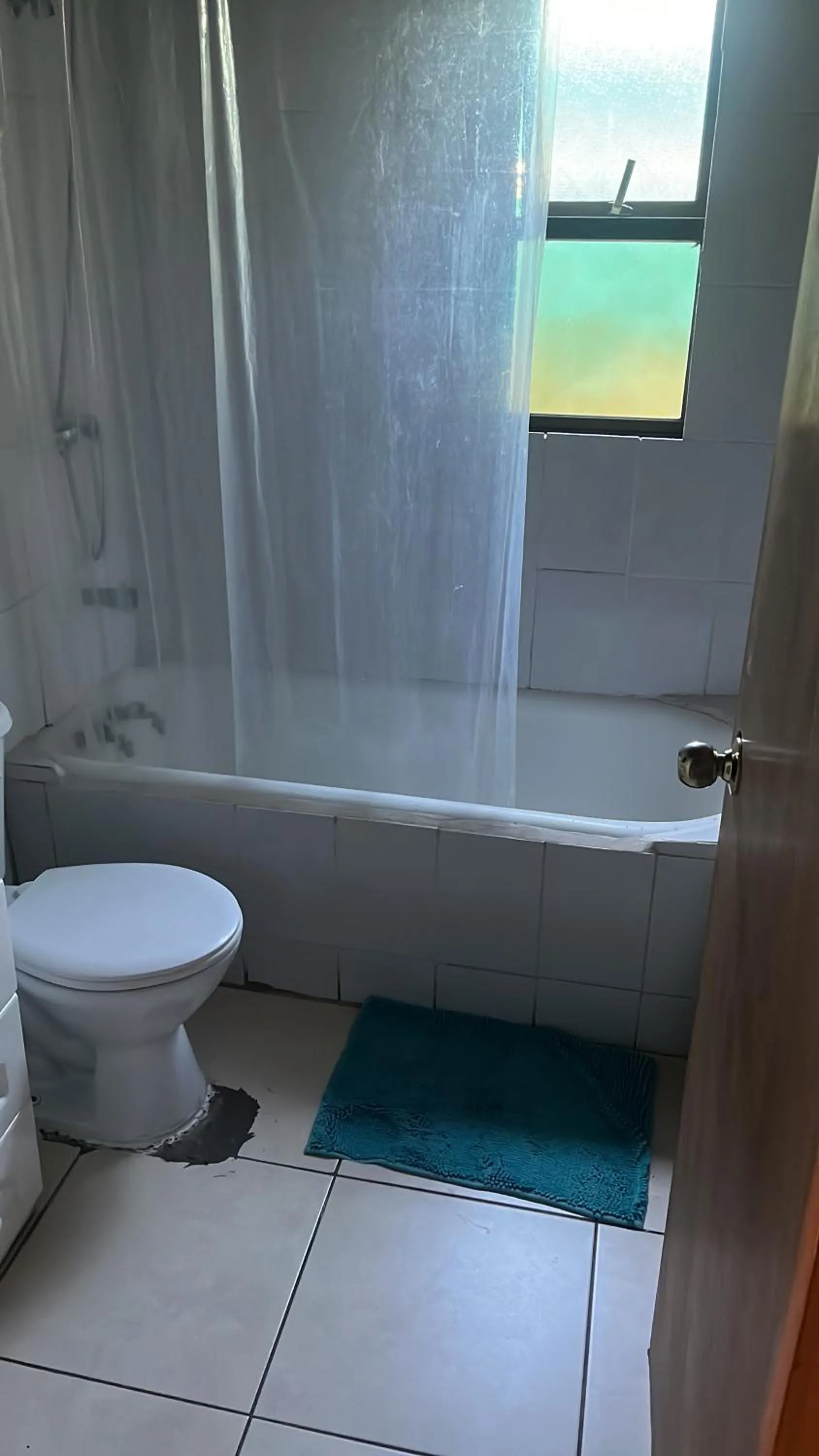 Shower in Hostal Huepil