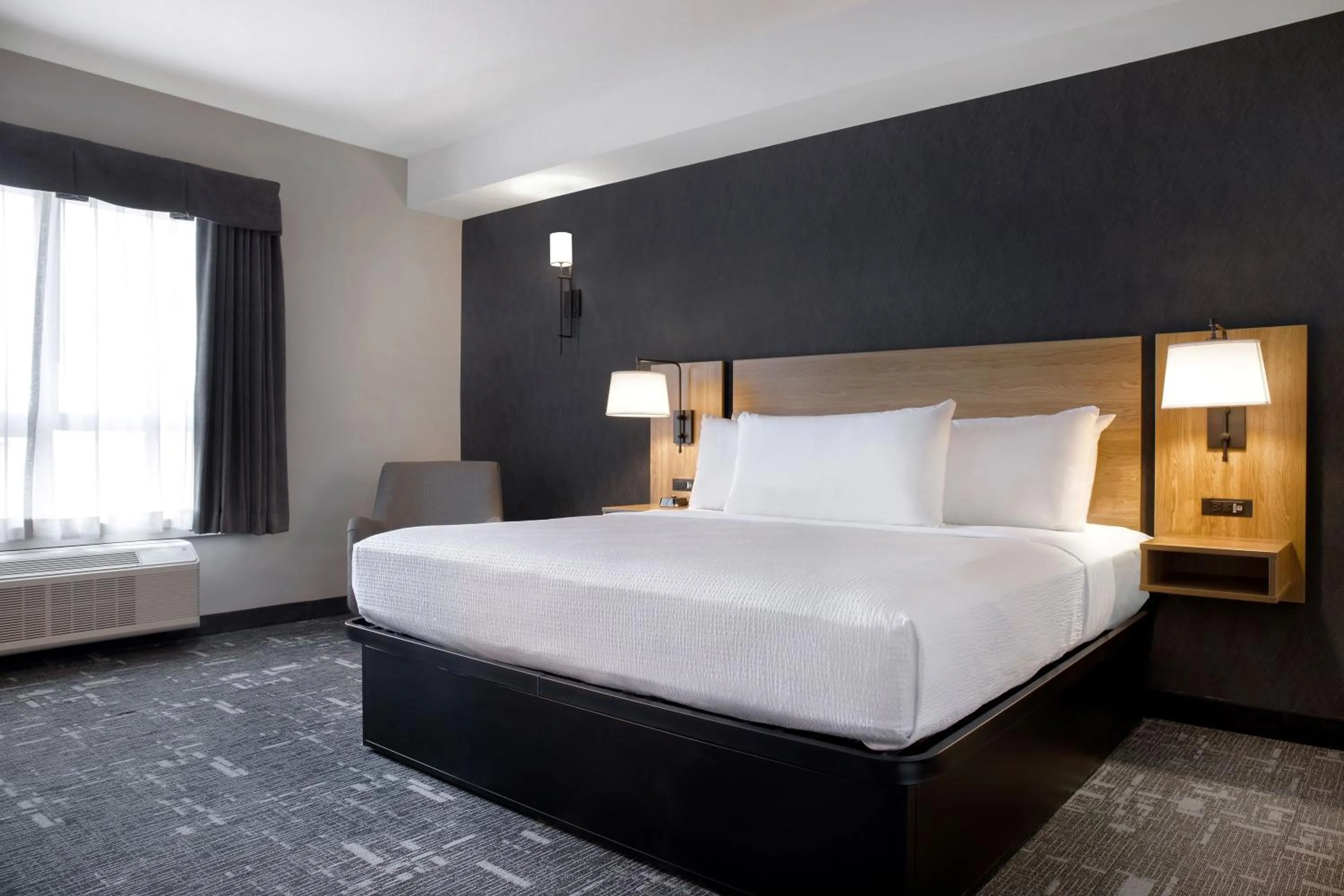 Deluxe King Room in Canalta Cochrane