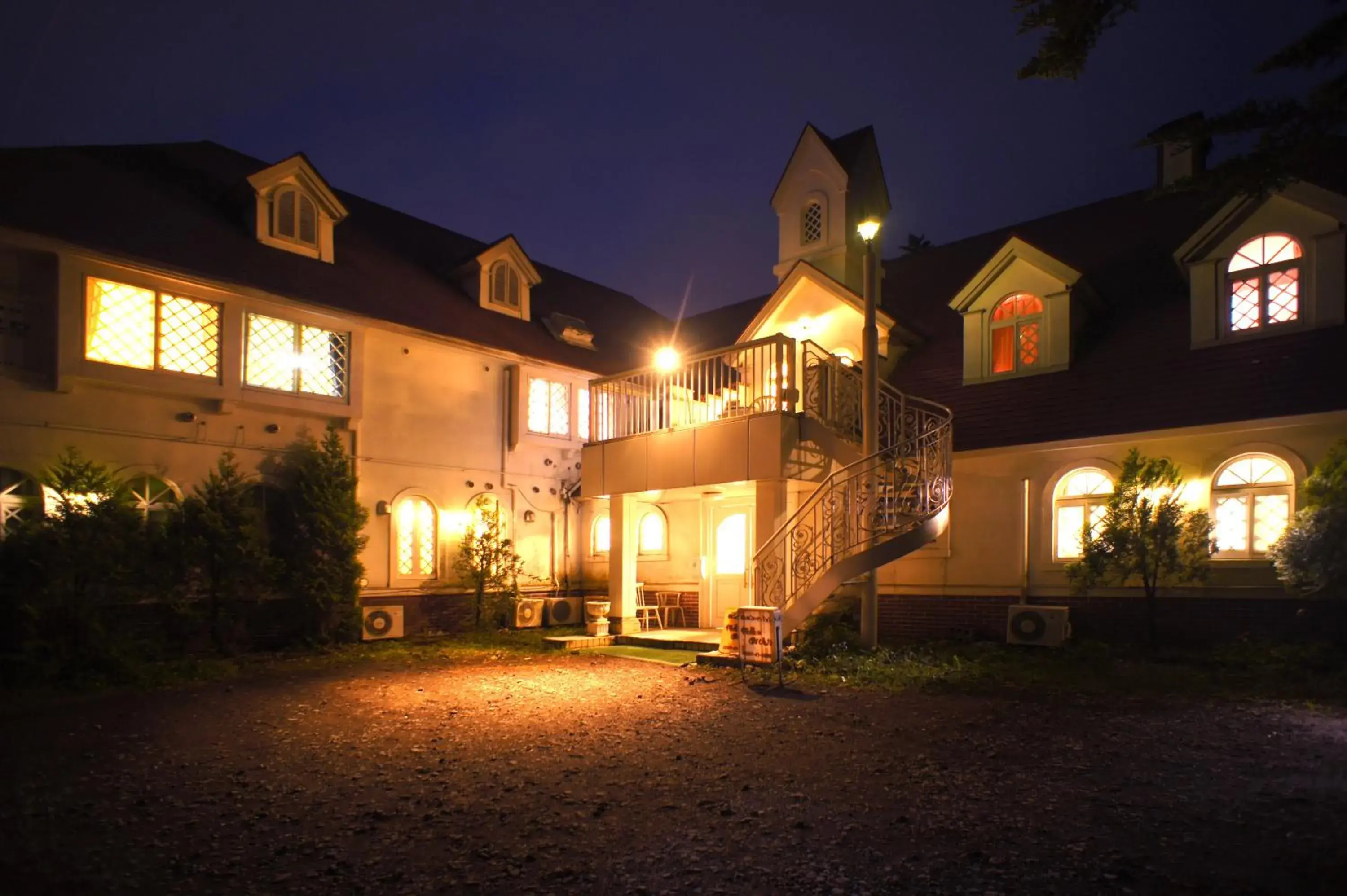 Facade/entrance in Karuizawa Pension Sato no Nukumori Facade/entrance in Karuizawa Pension Sato no Nukumori