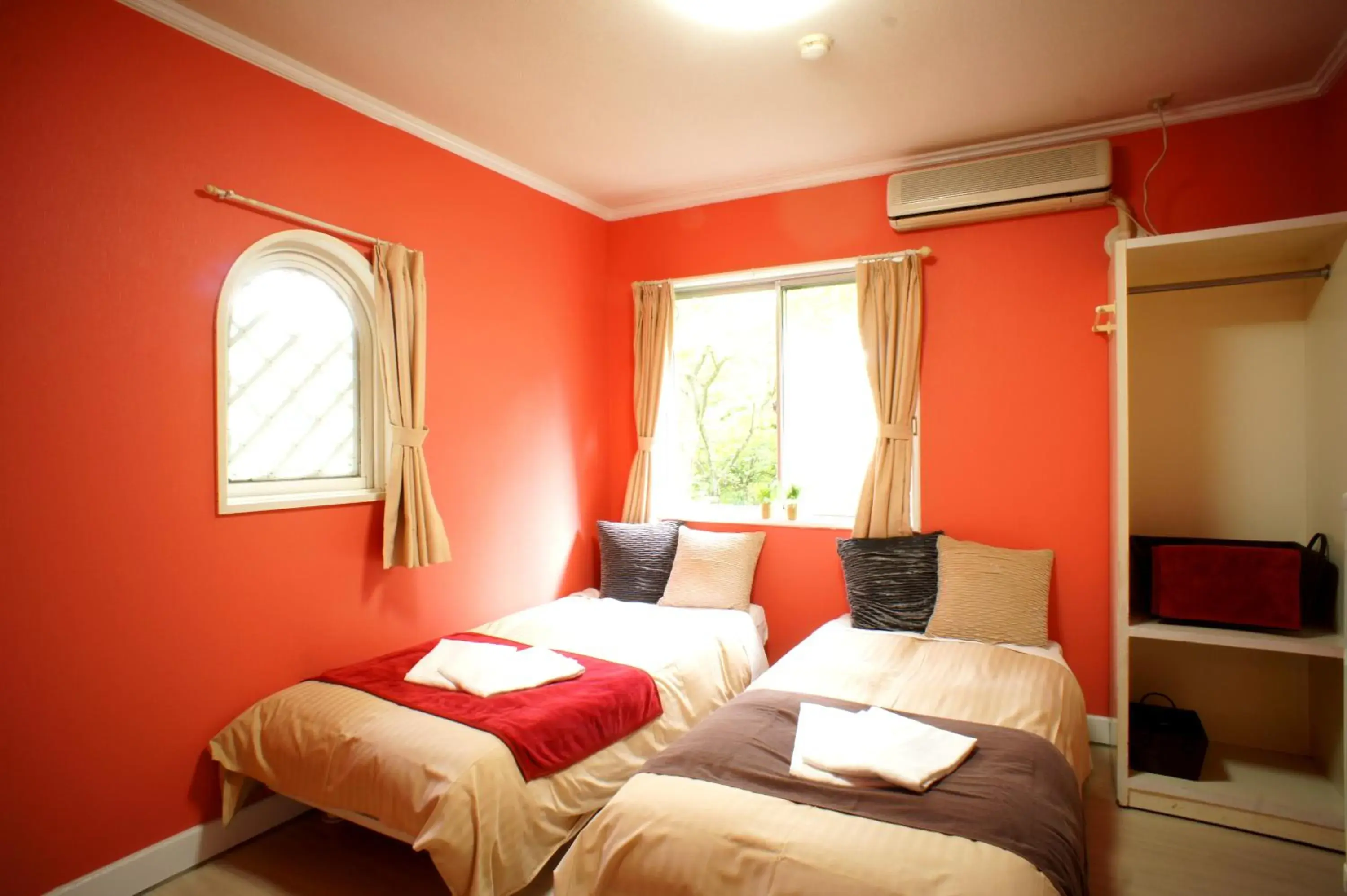 Twin Room with Shared Bathroom in Karuizawa Pension Sato no Nukumori Twin Room with Shared Bathroom in Karuizawa Pension Sato no Nukumori