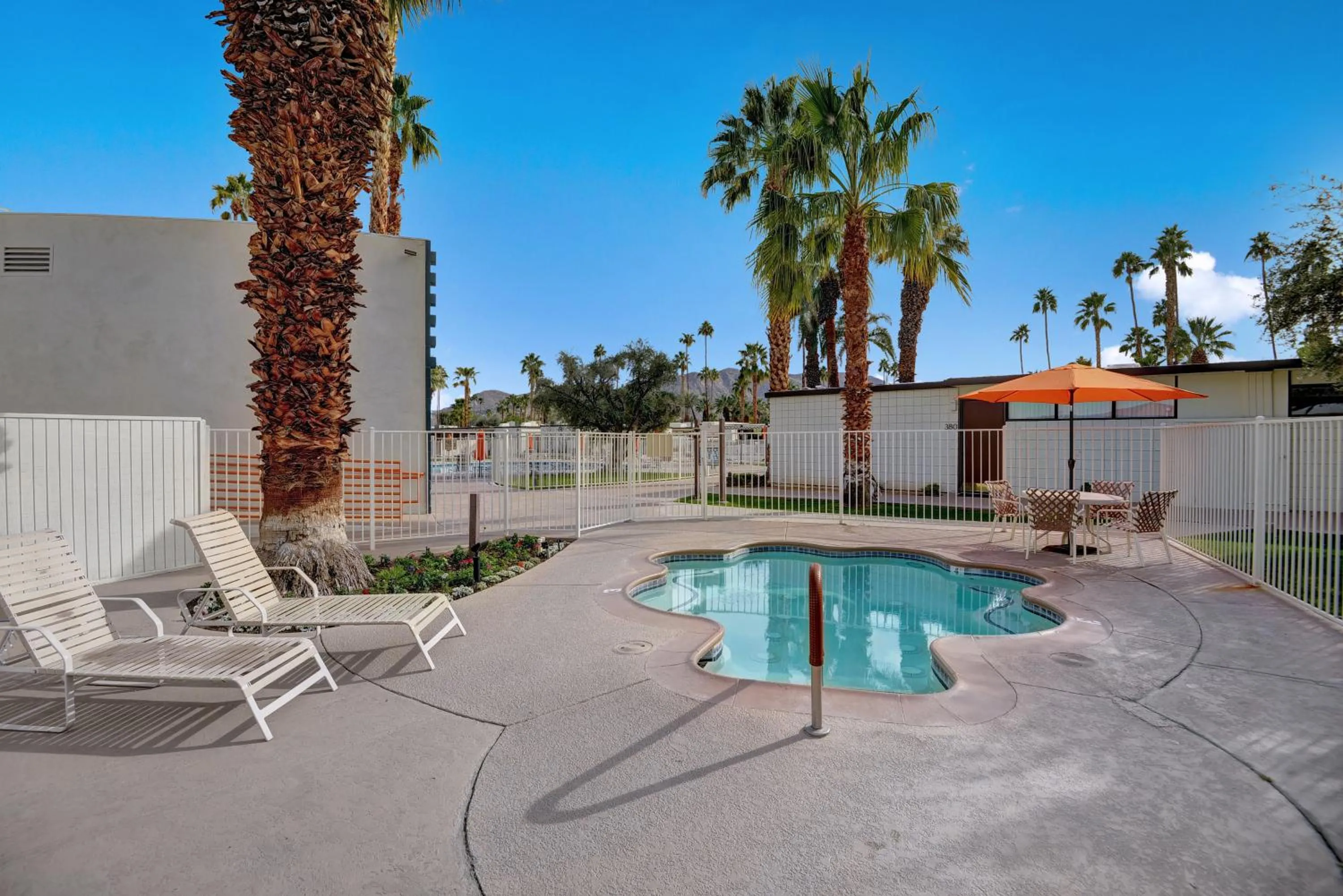 Ocotillo Lodge Retropad-1BR Bungalow South PS