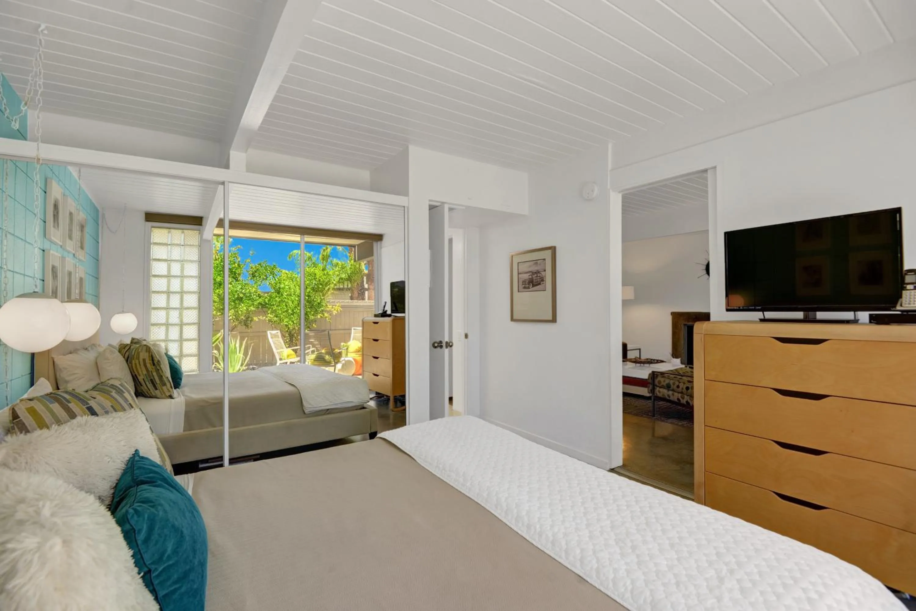 Bed in Ocotillo Lodge Retropad-1BR Bungalow South PS
