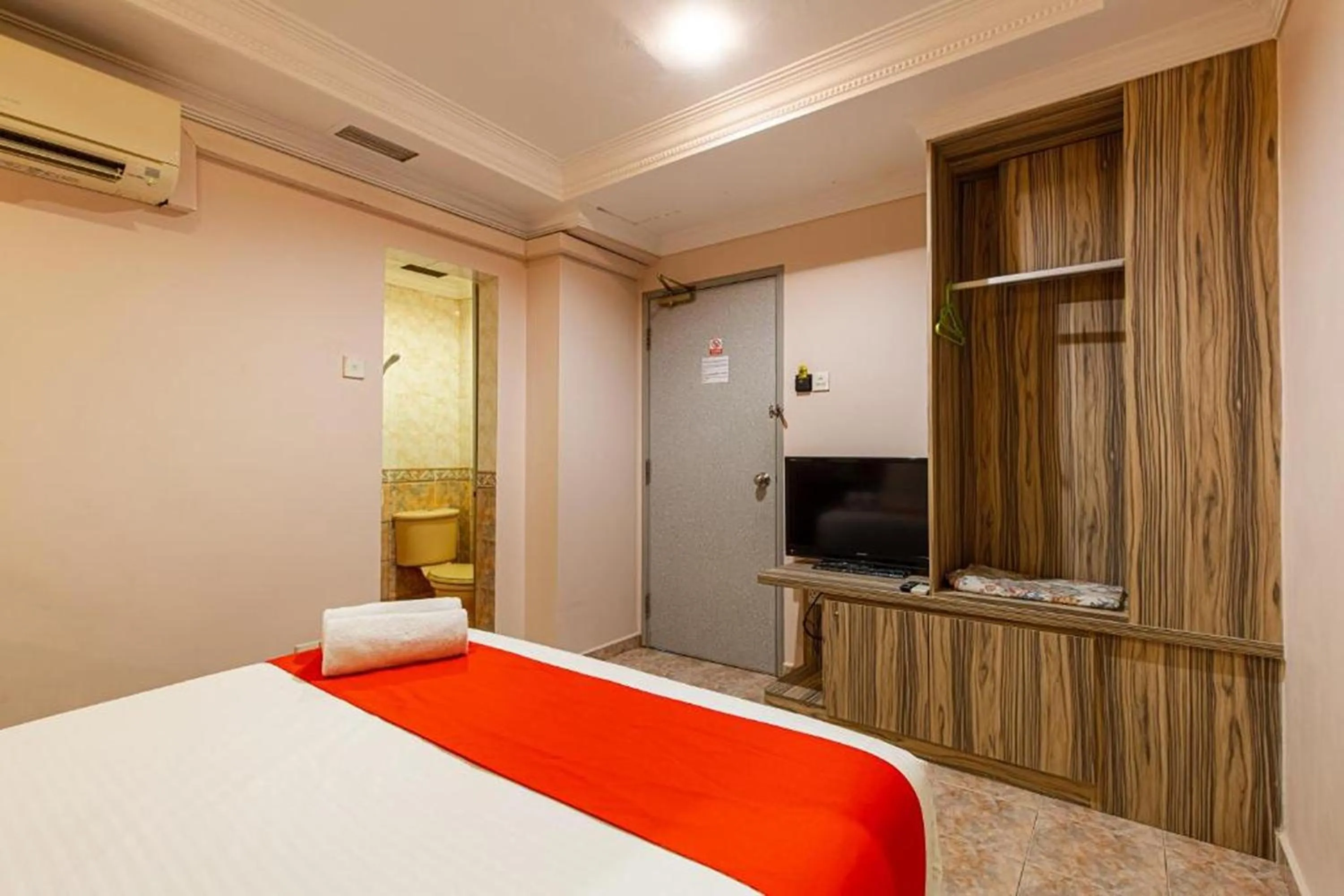 Photo of the whole room, Bed in Hotel Fuji