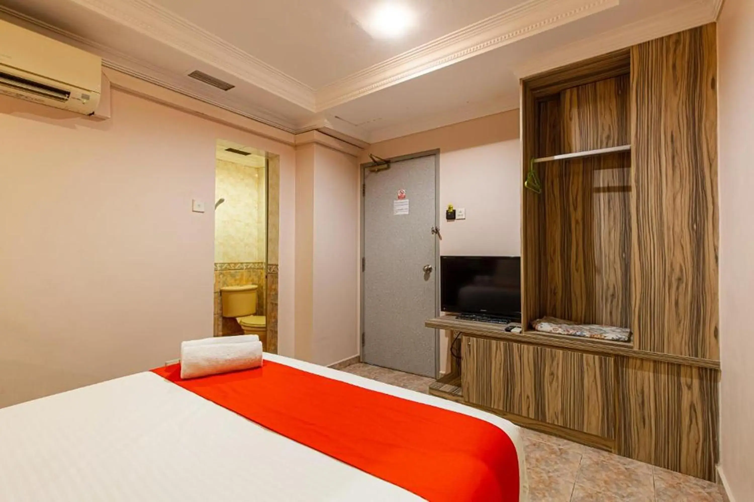 Photo of the whole room, Bed in Hotel Fuji Photo of the whole room, Bed in Hotel Fuji