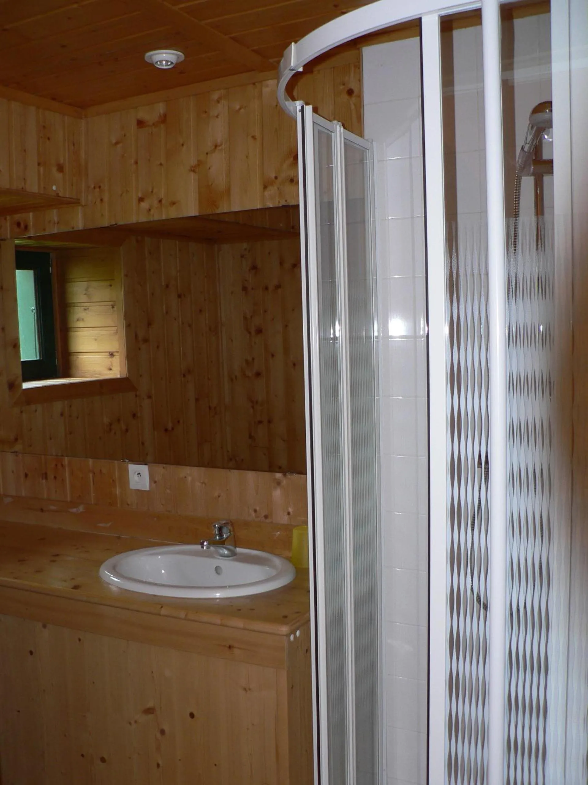 Shower in Le Relais de Vazeille