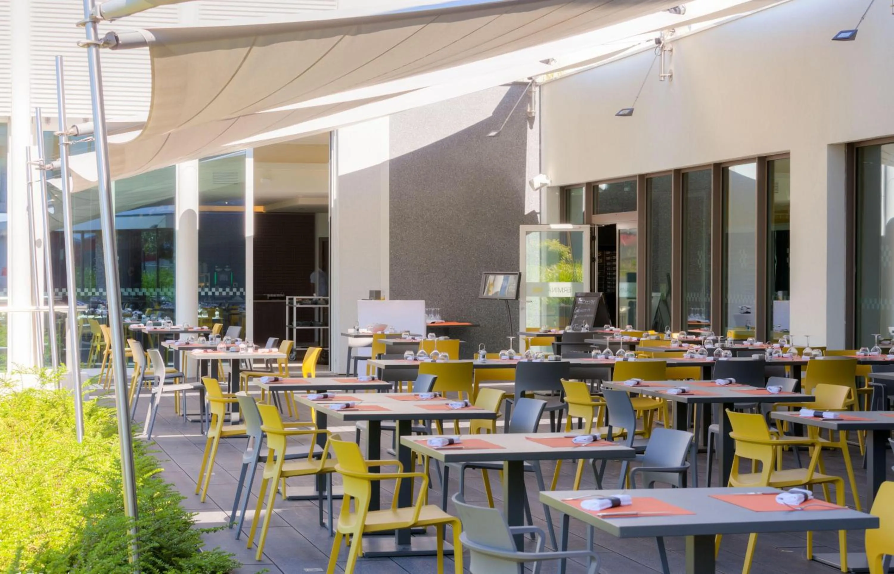 Restaurant/places to eat in Spark by Hilton Lyon Eurexpo