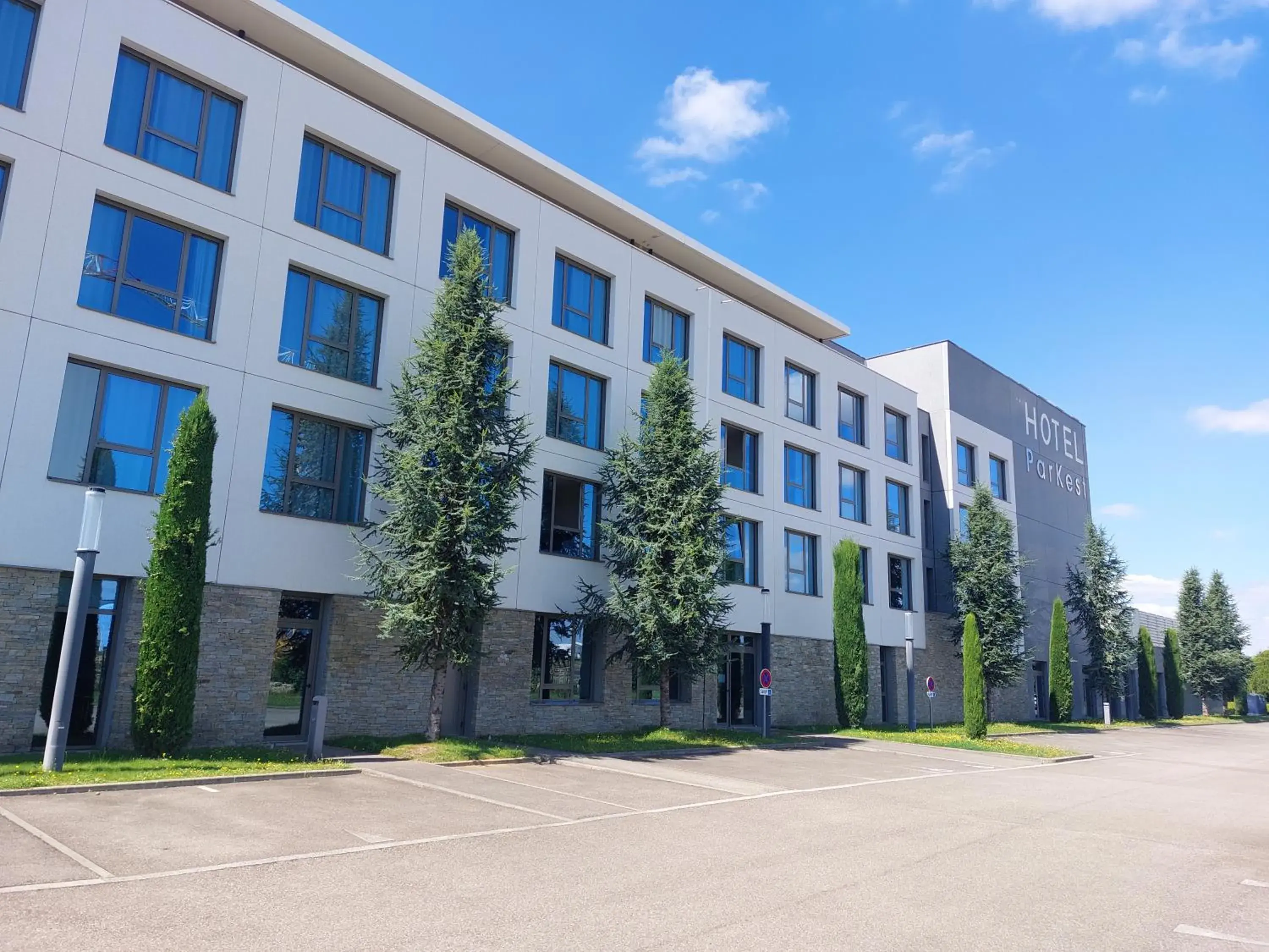 Property building in Hotel ParKest Property building in Hotel ParKest