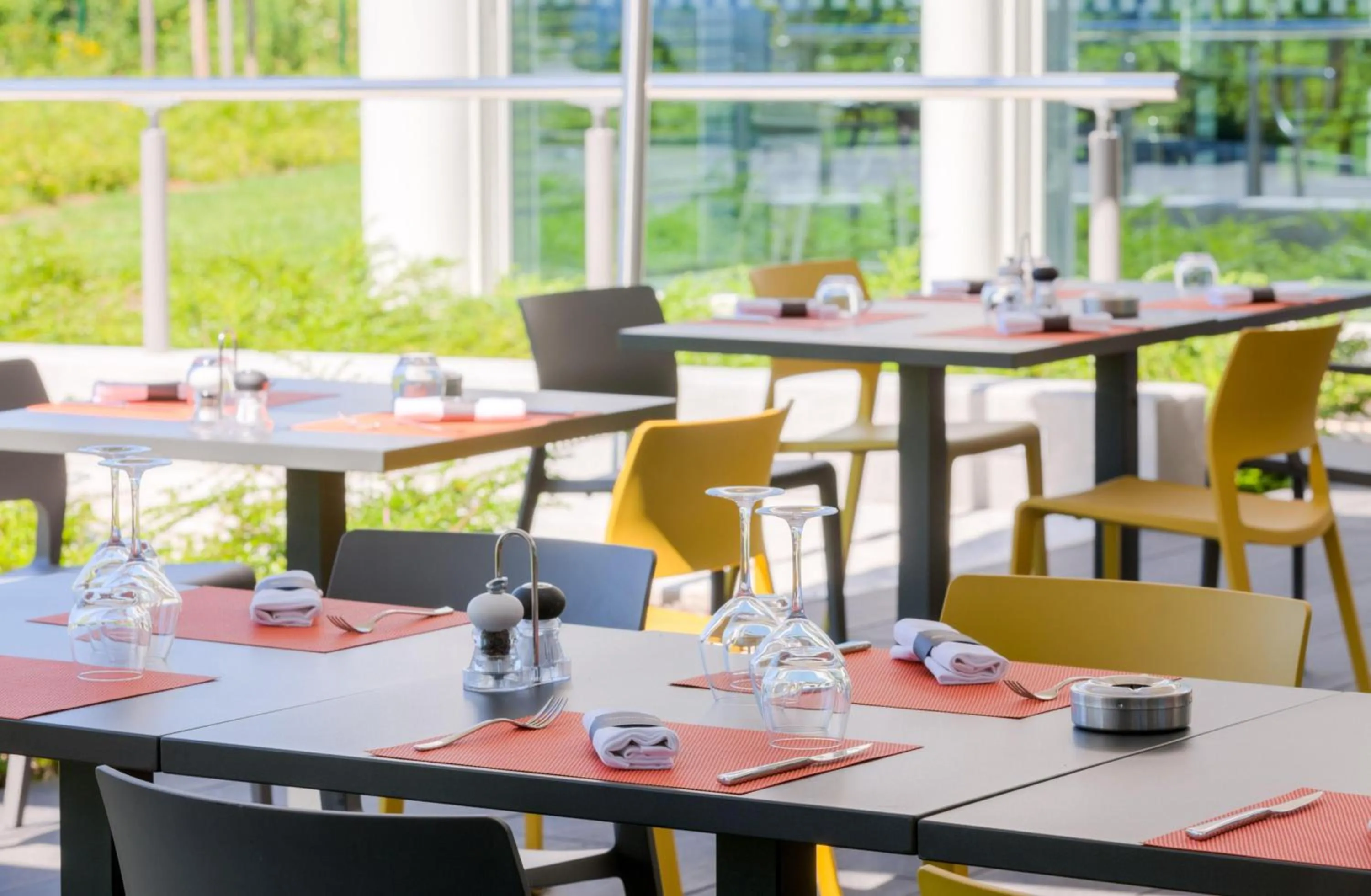 Restaurant/places to eat in Spark by Hilton Lyon Eurexpo