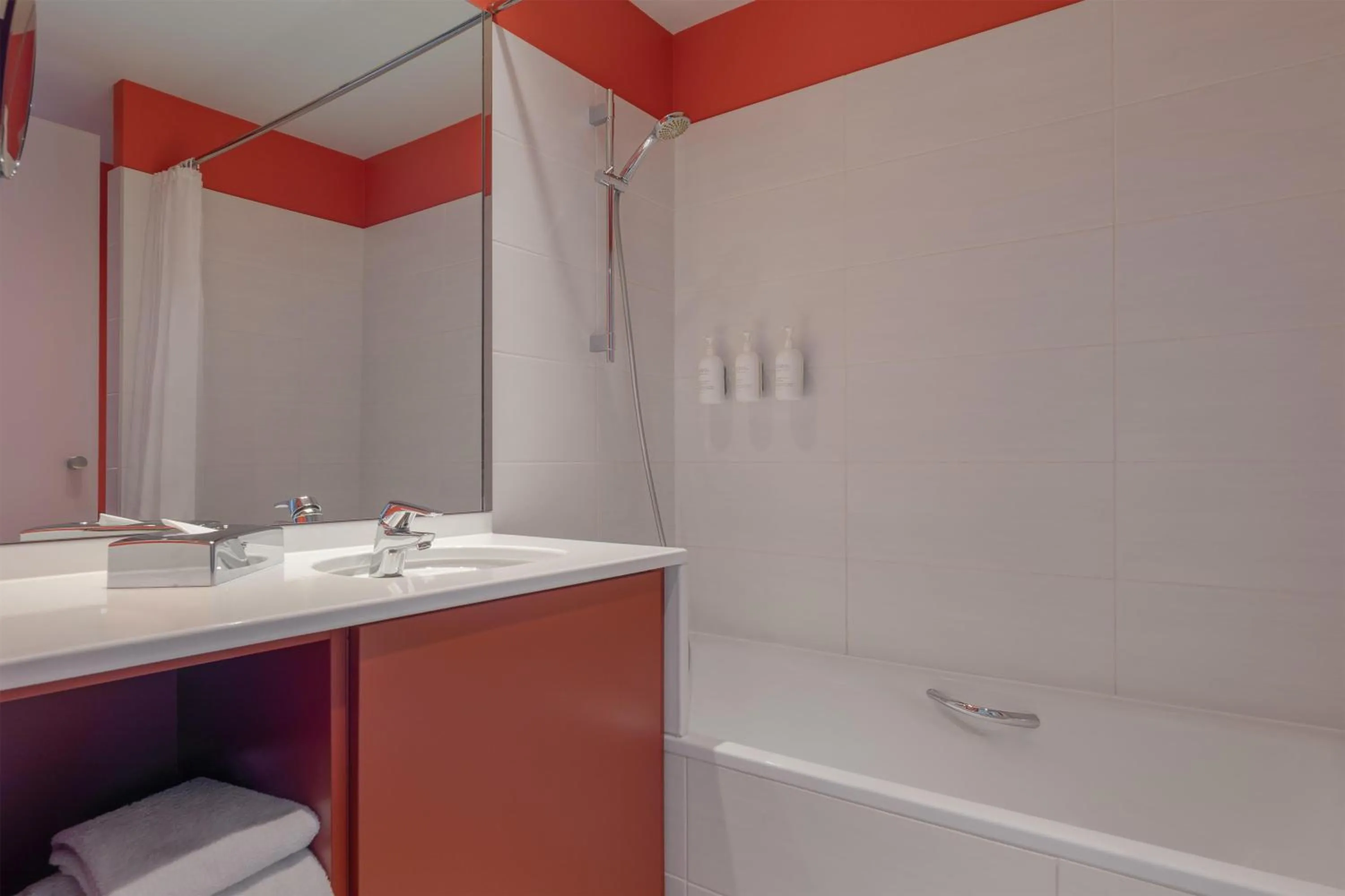 Bathroom in Spark by Hilton Lyon Eurexpo
