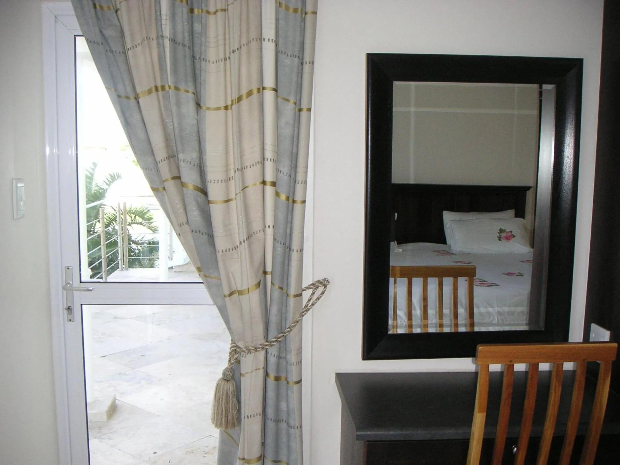 Bedroom, Bed in Waterside Living MM1394