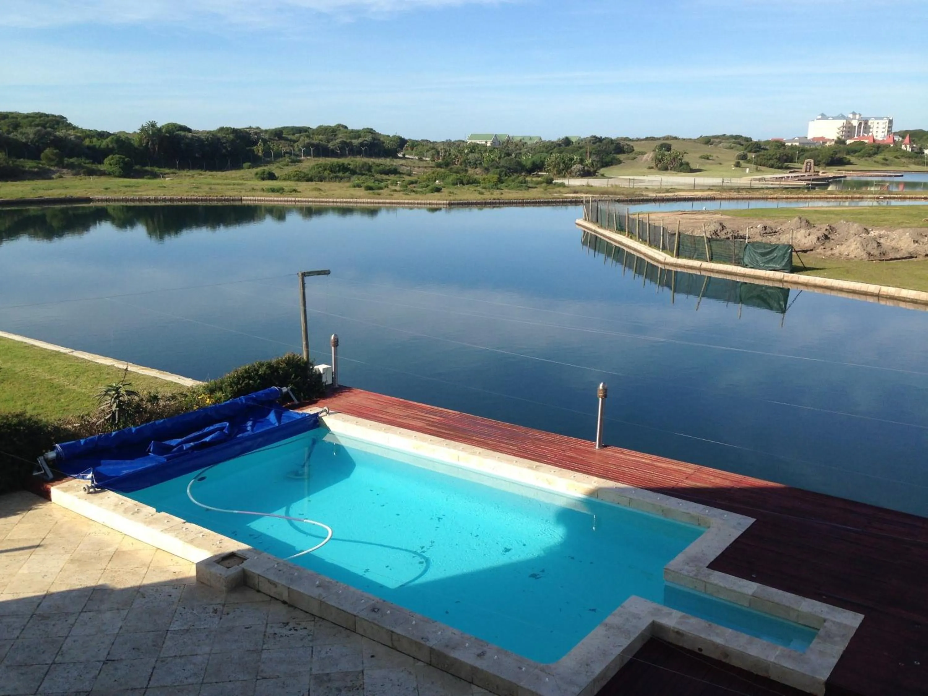 Swimming pool in Waterside Living MM1394