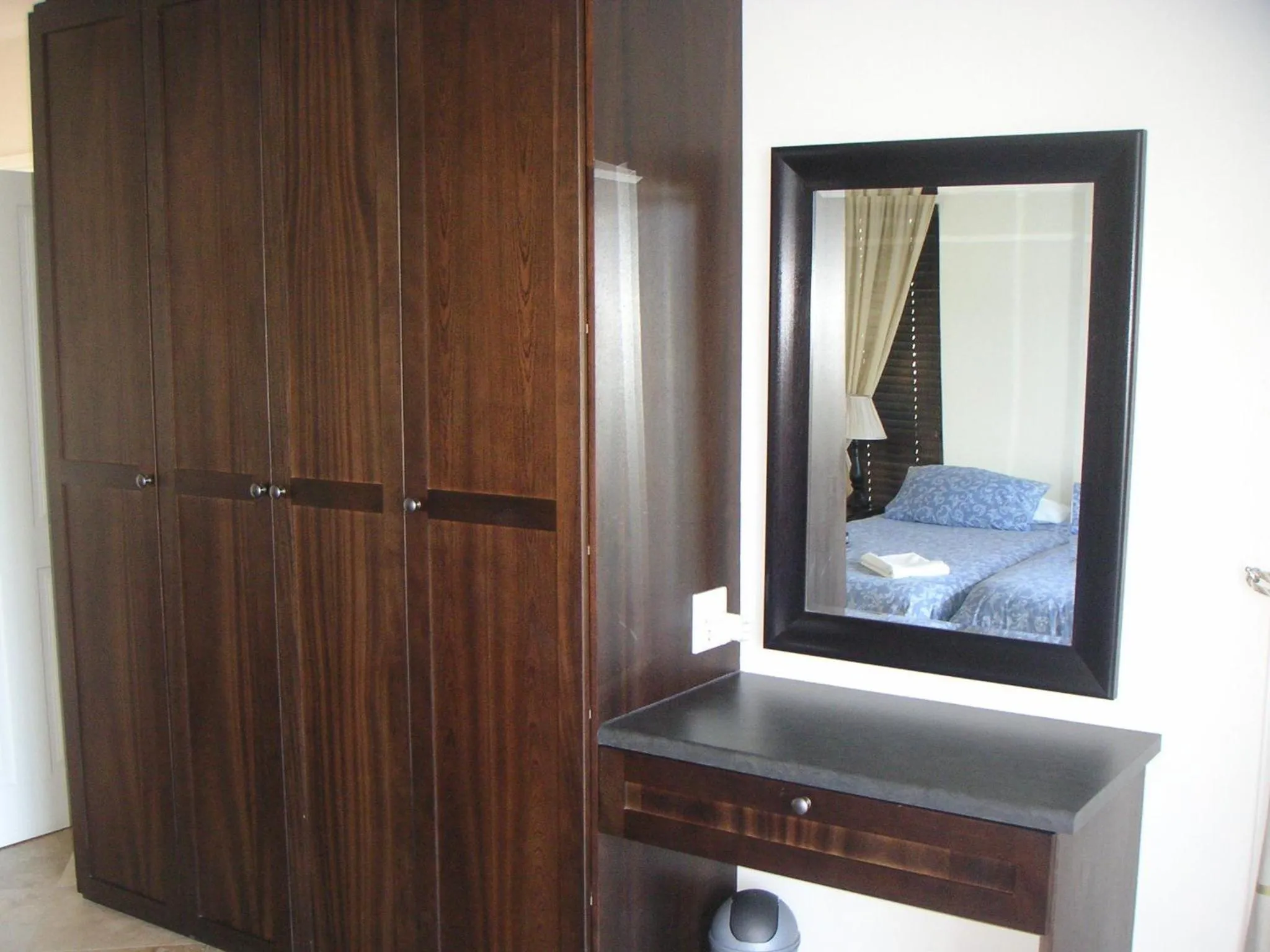 Bedroom, Bed in Waterside Living MM1394