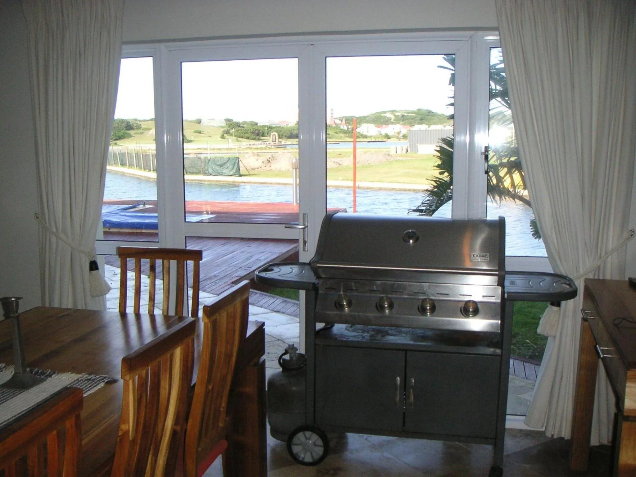 BBQ facilities in Waterside Living MM1394