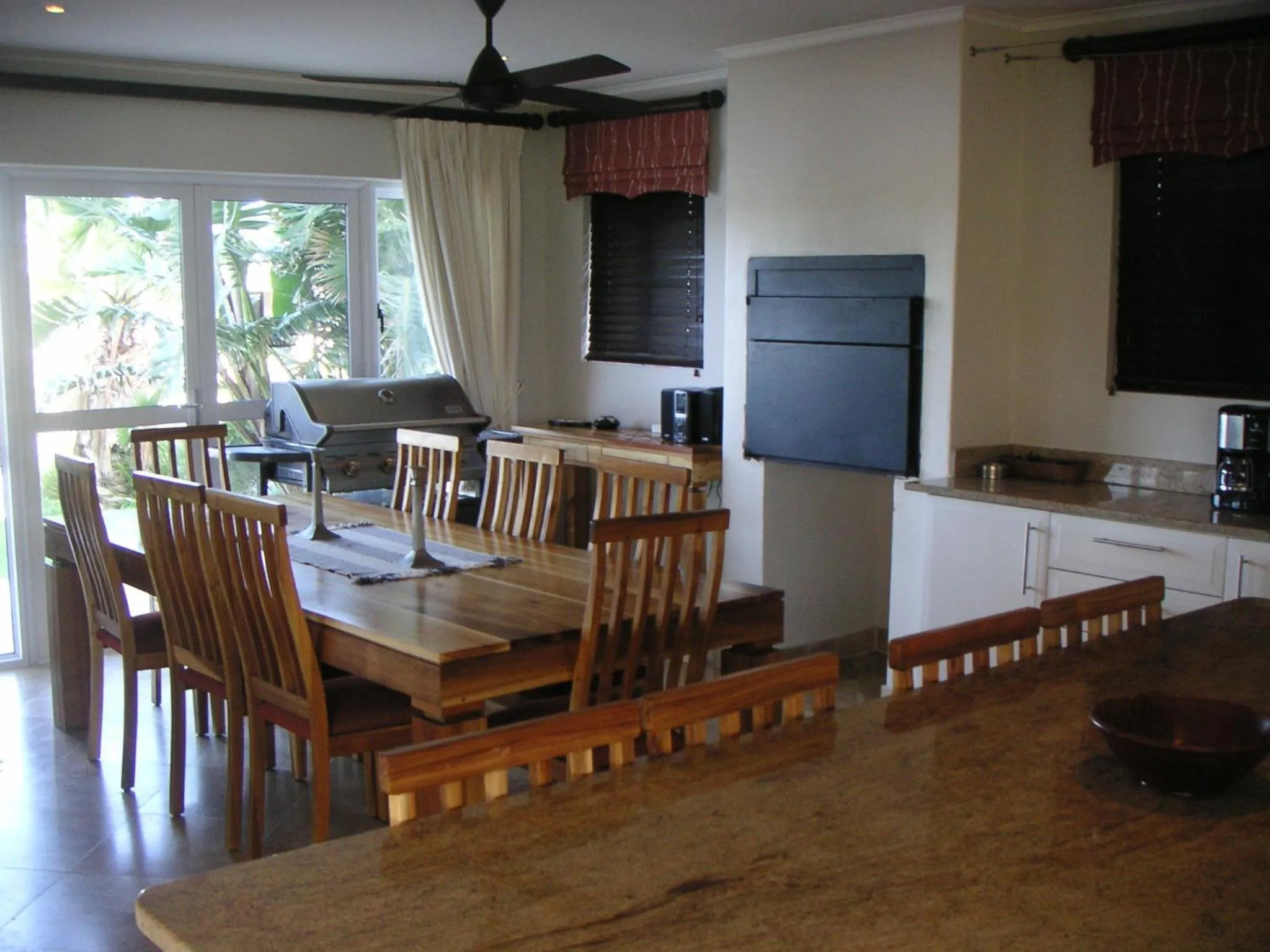 Dining area in Waterside Living MM1394