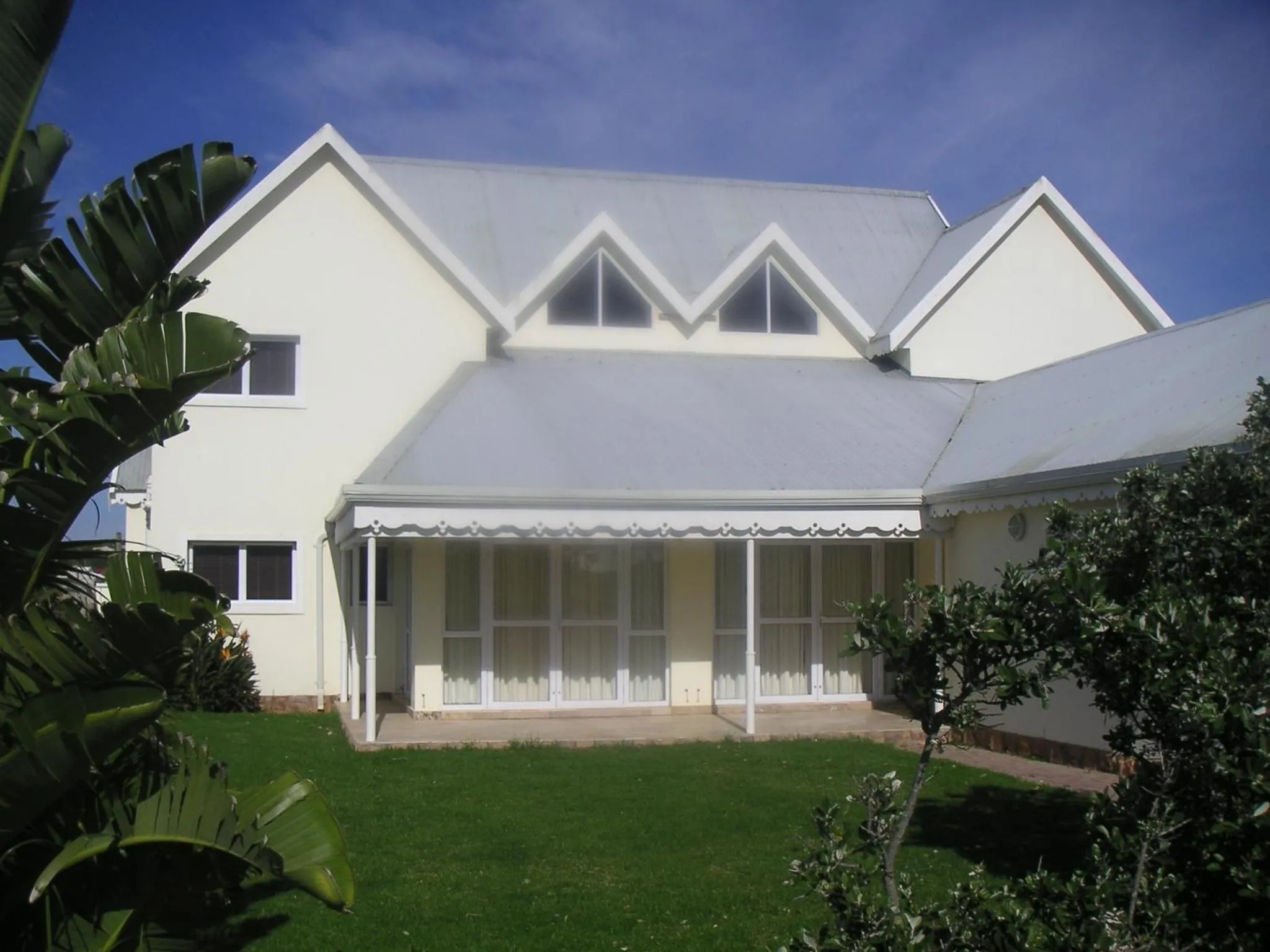 Facade/entrance in Waterside Living MM1394