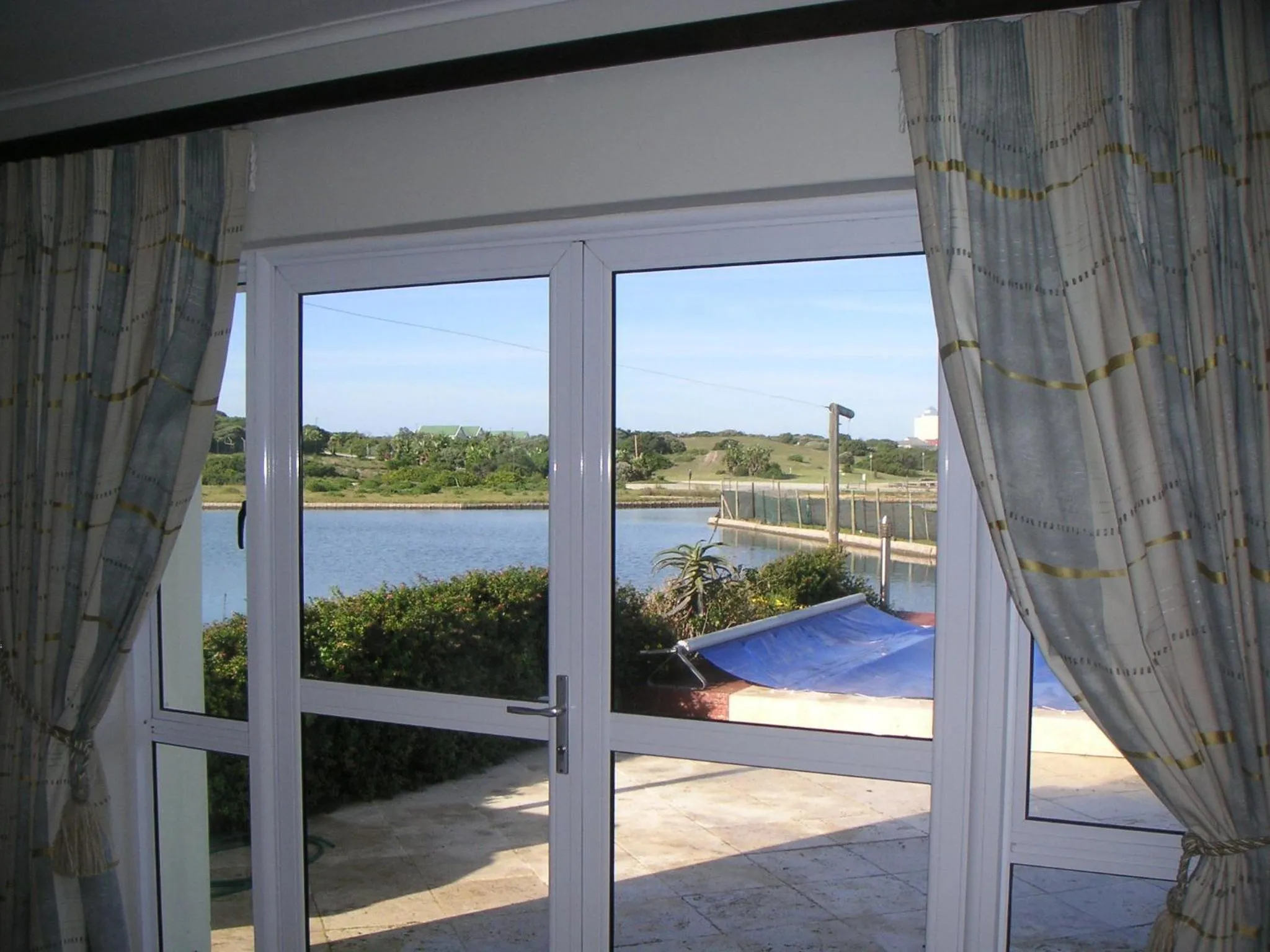 Lake view in Waterside Living MM1394