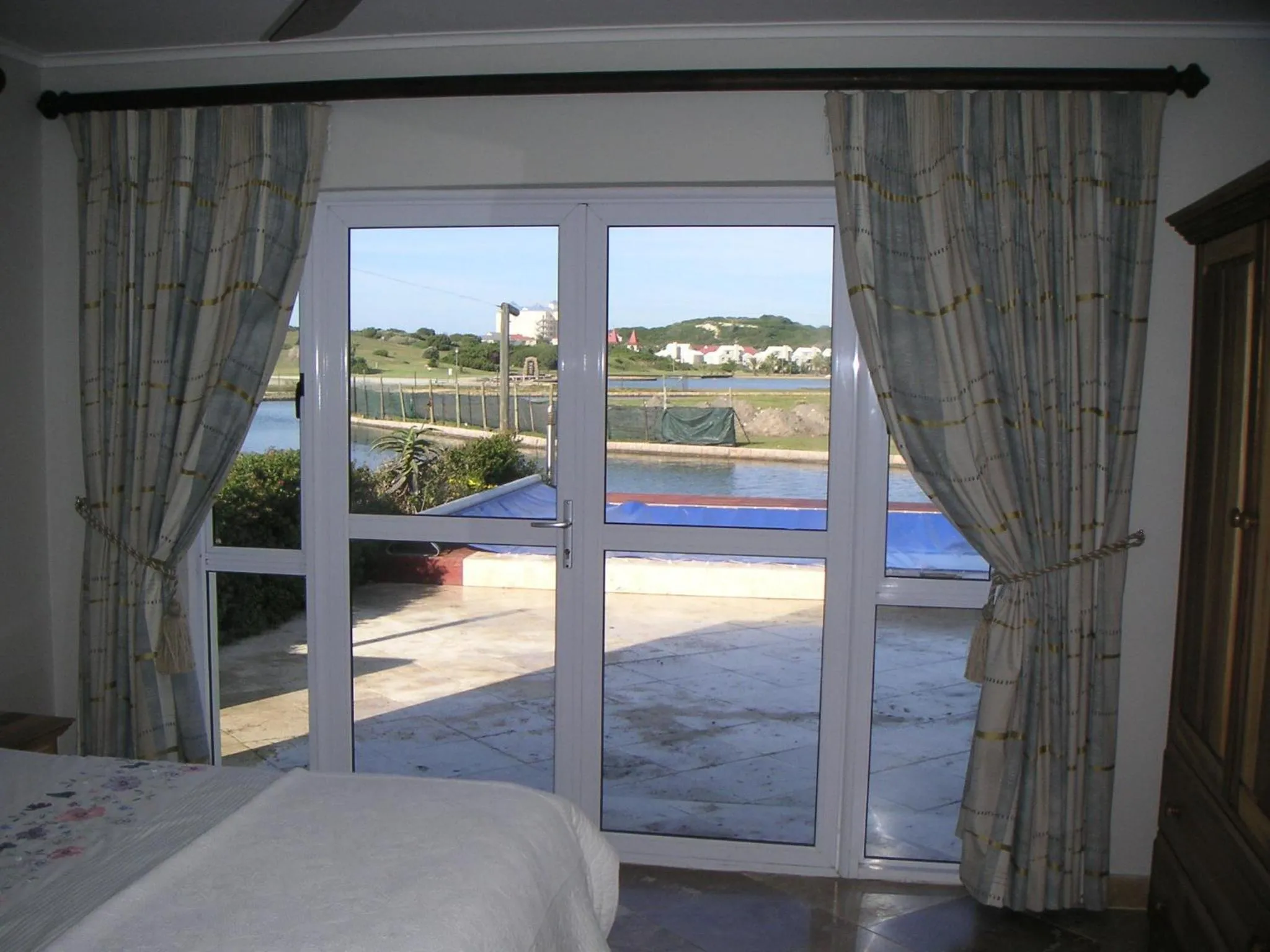 Pool view, Bed in Waterside Living MM1394