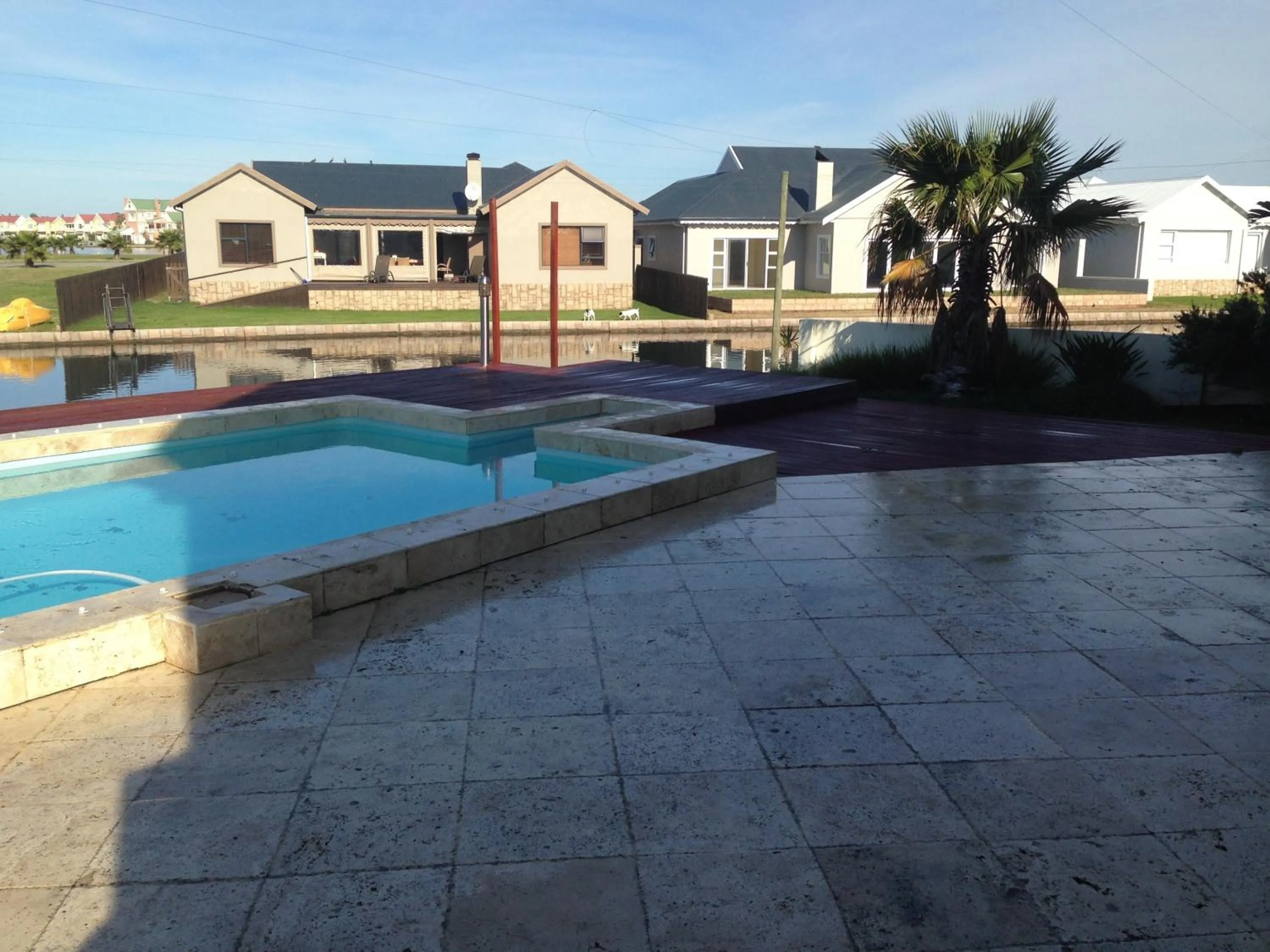 Swimming pool in Waterside Living MM1394