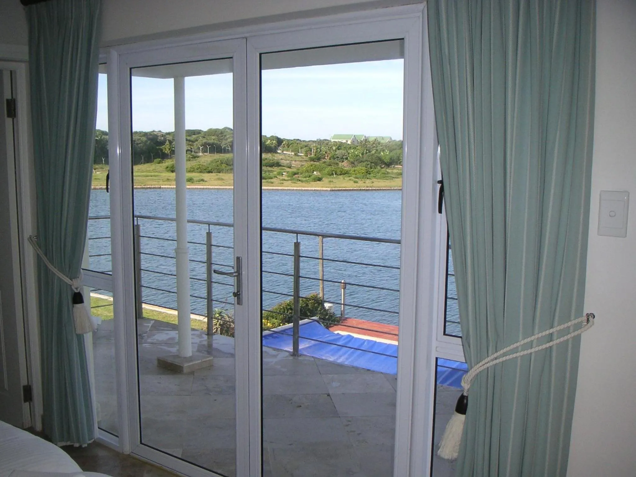 Lake view in Waterside Living MM1394