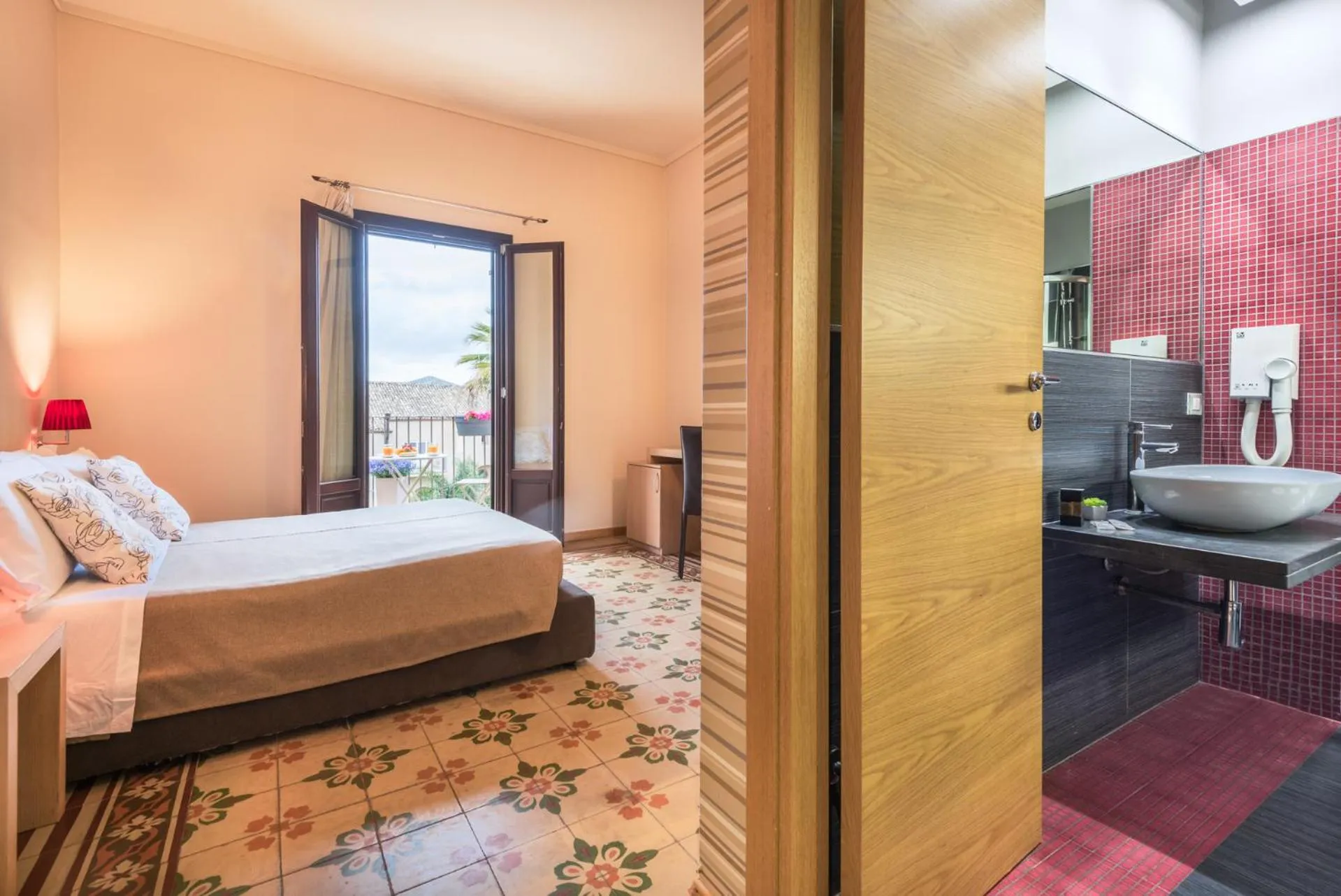 Bedroom, Bed in Hotel Vittorio Veneto