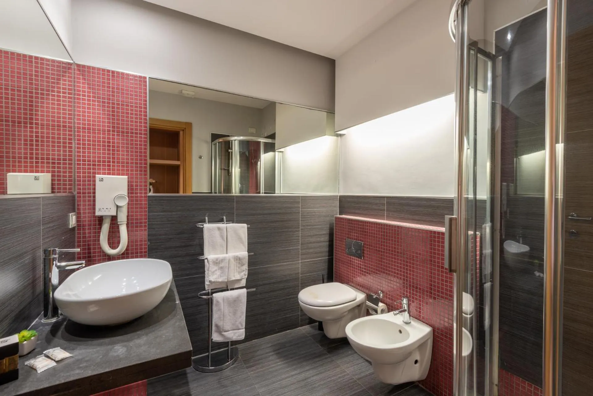 Shower in Hotel Vittorio Veneto