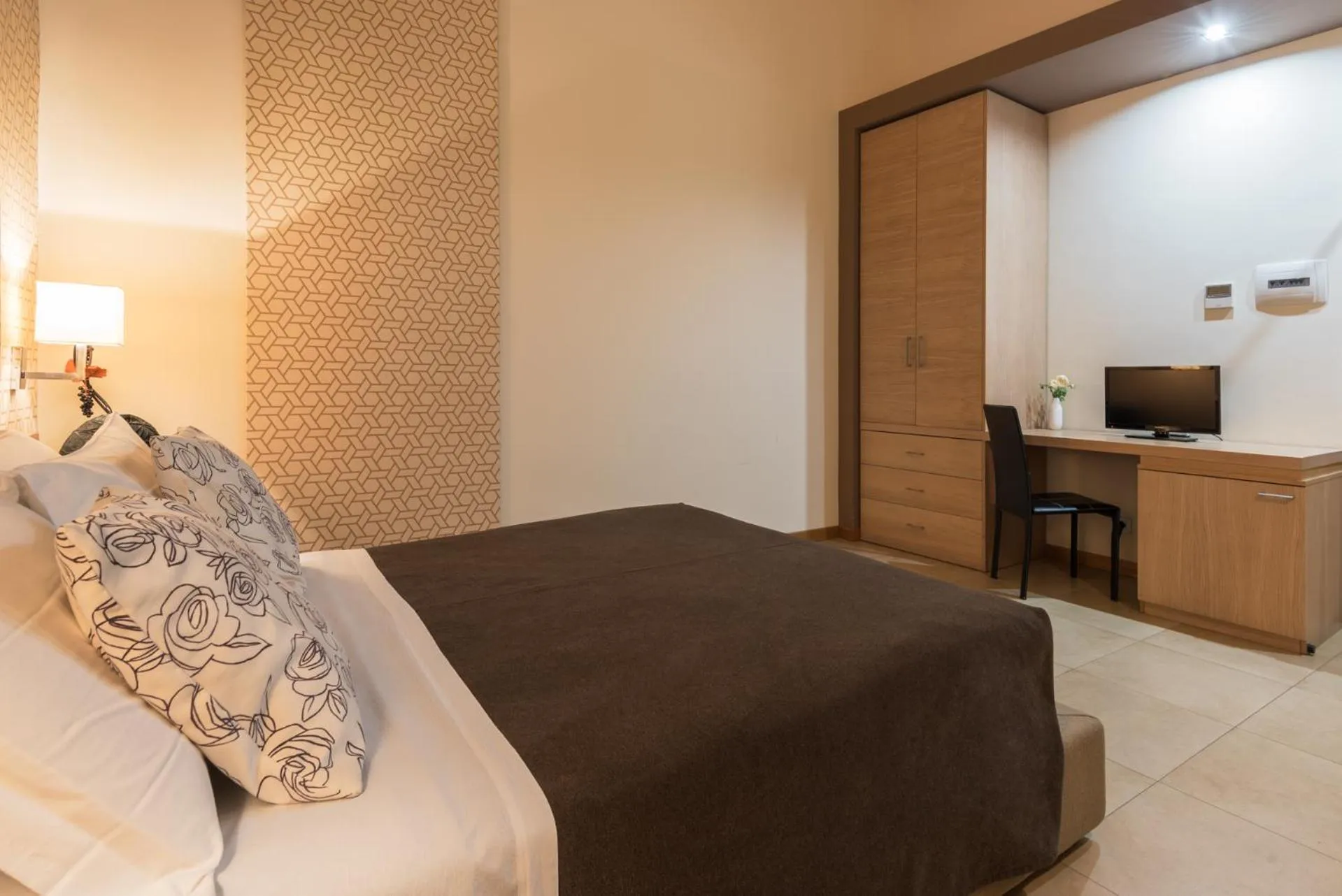 Bedroom, Bed in Hotel Vittorio Veneto