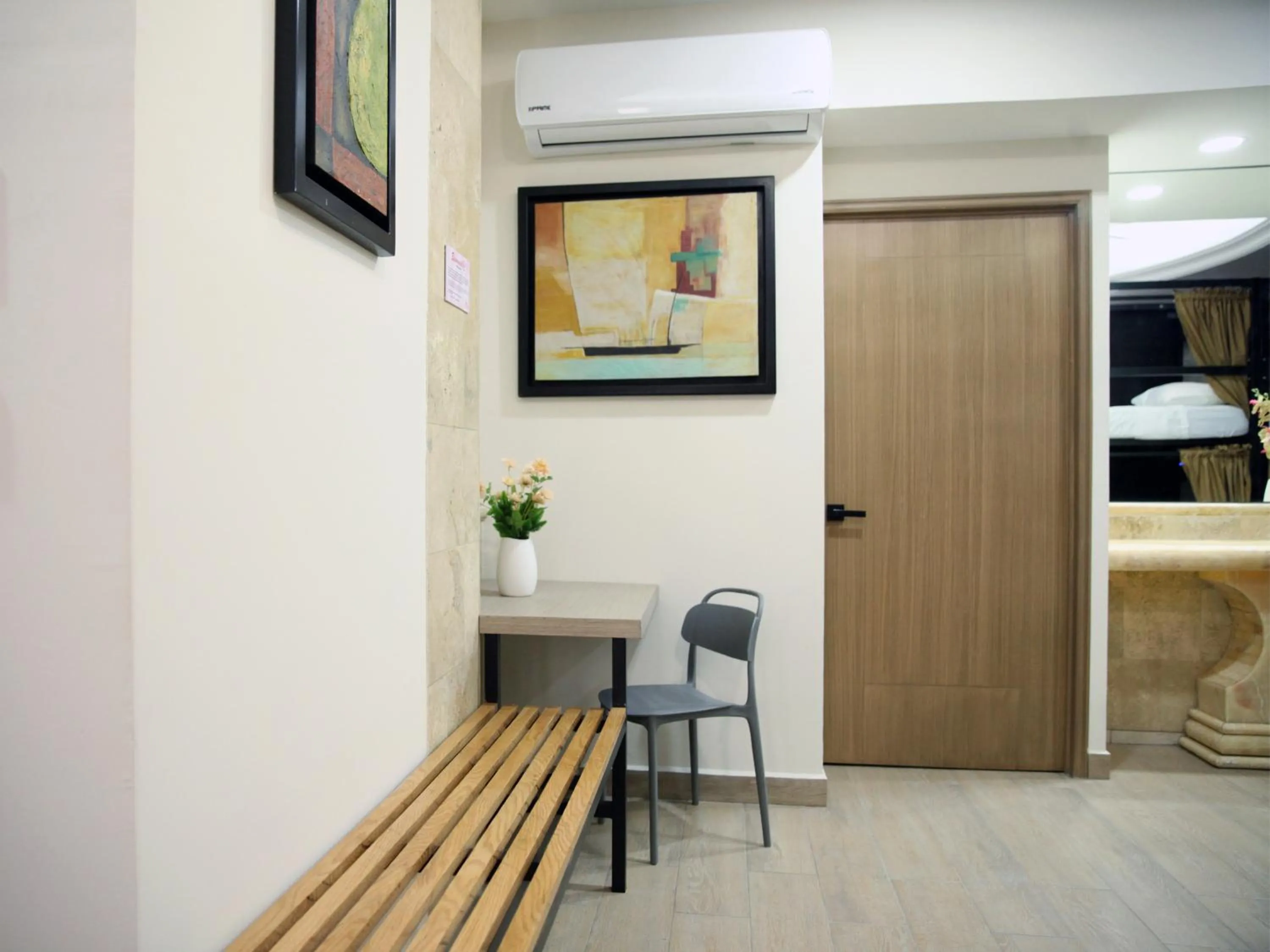 Photo of the whole room in Hotel Grand Lion