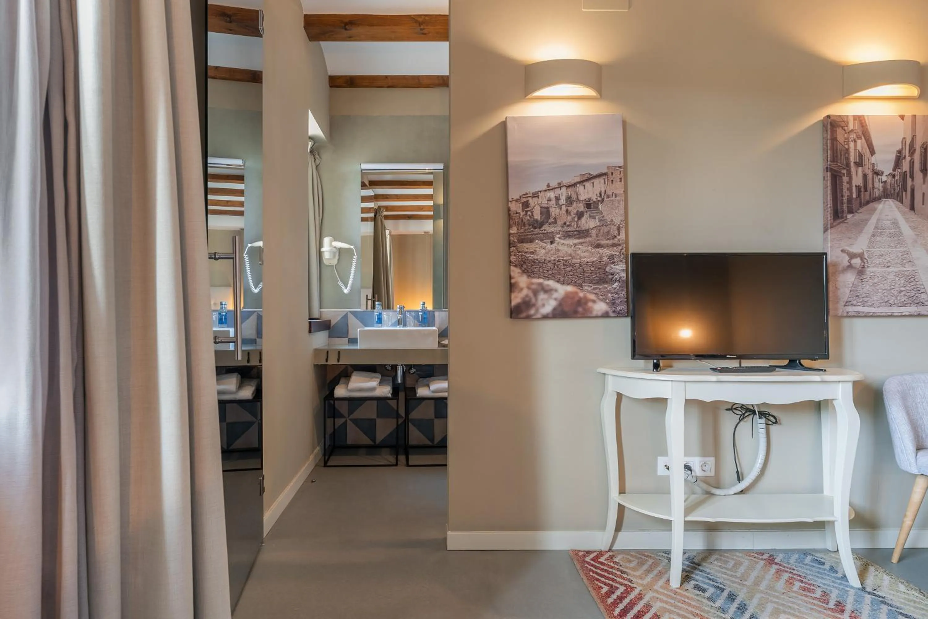 TV and multimedia in Hotel Mas De Cebrian