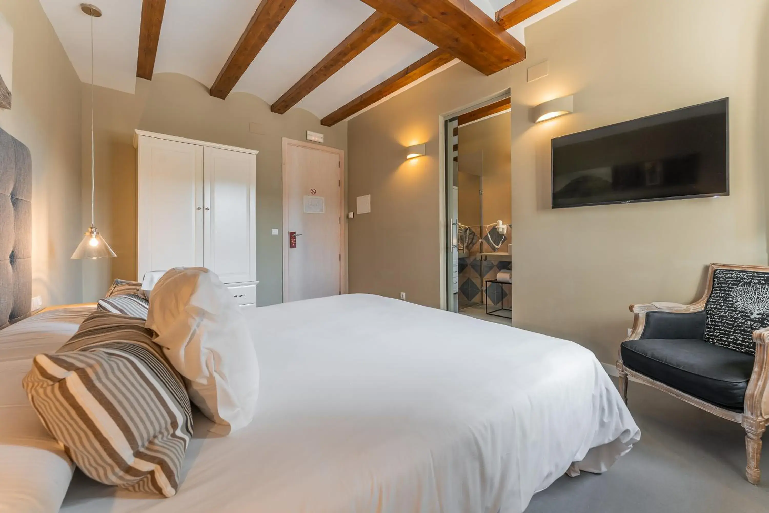 Double Room in Hotel Mas De Cebrian Double Room in Hotel Mas De Cebrian