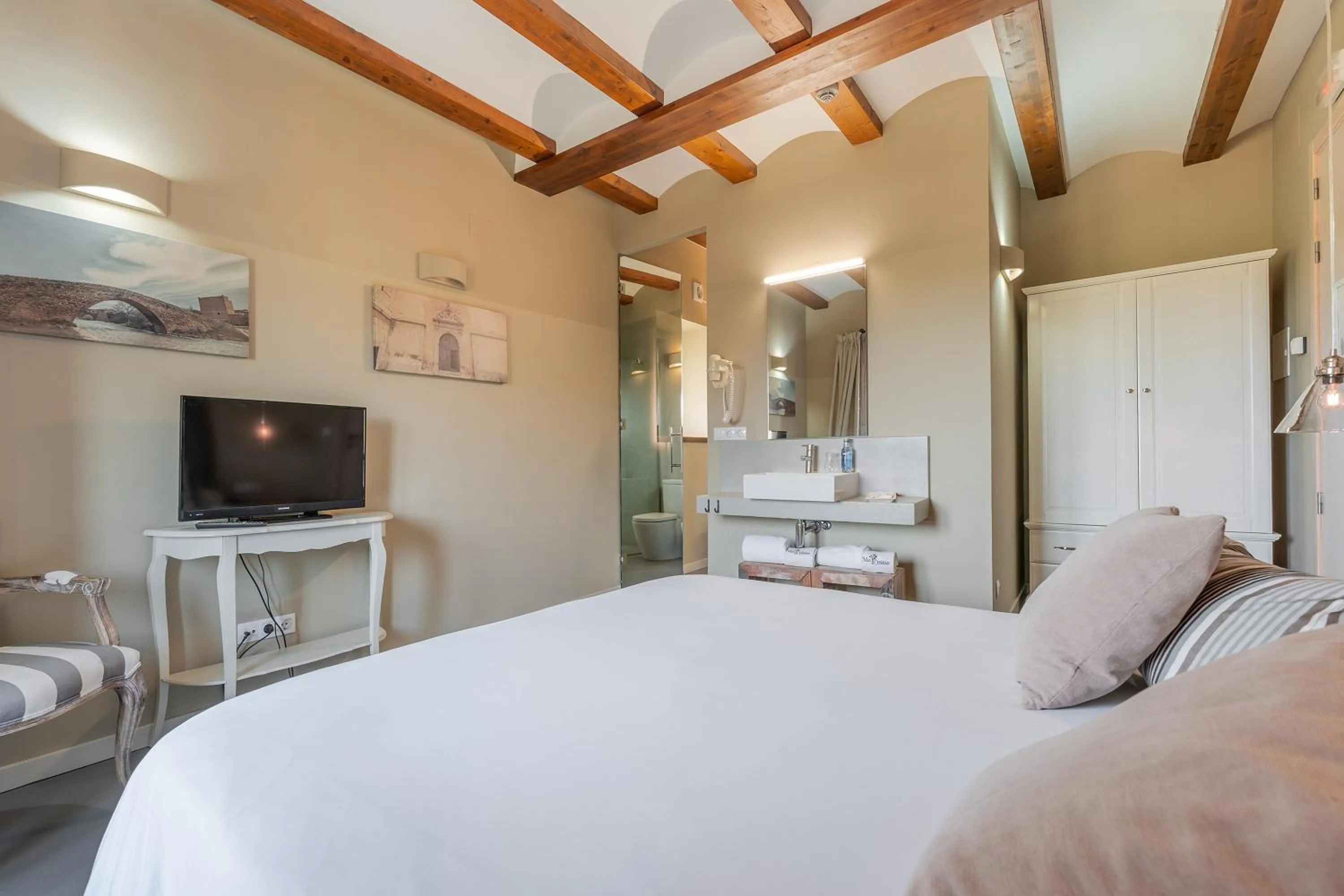 Photo of the whole room, Bed in Hotel Mas De Cebrian