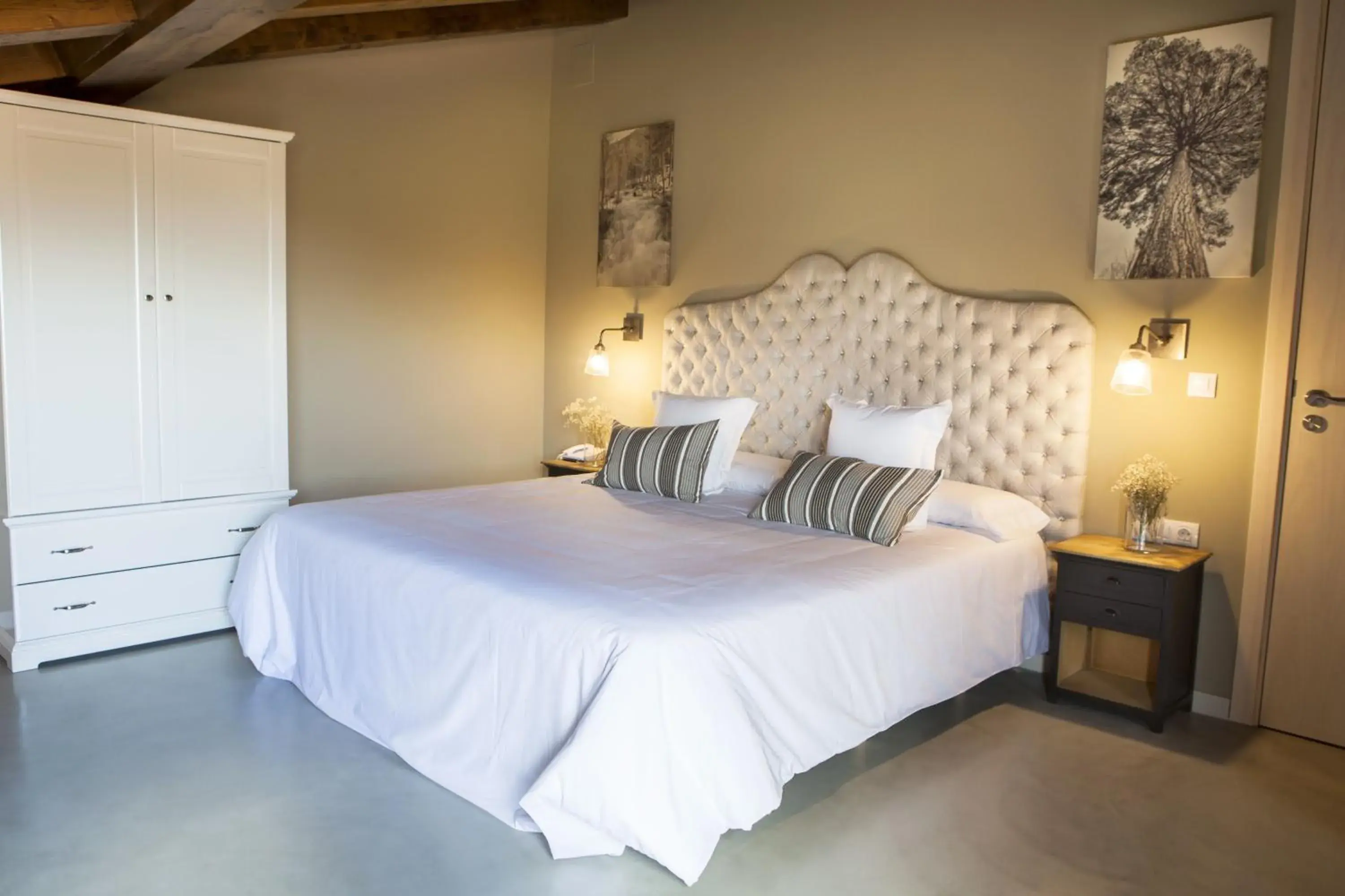 Food and drinks, Bed in Hotel Mas De Cebrian Food and drinks, Bed in Hotel Mas De Cebrian