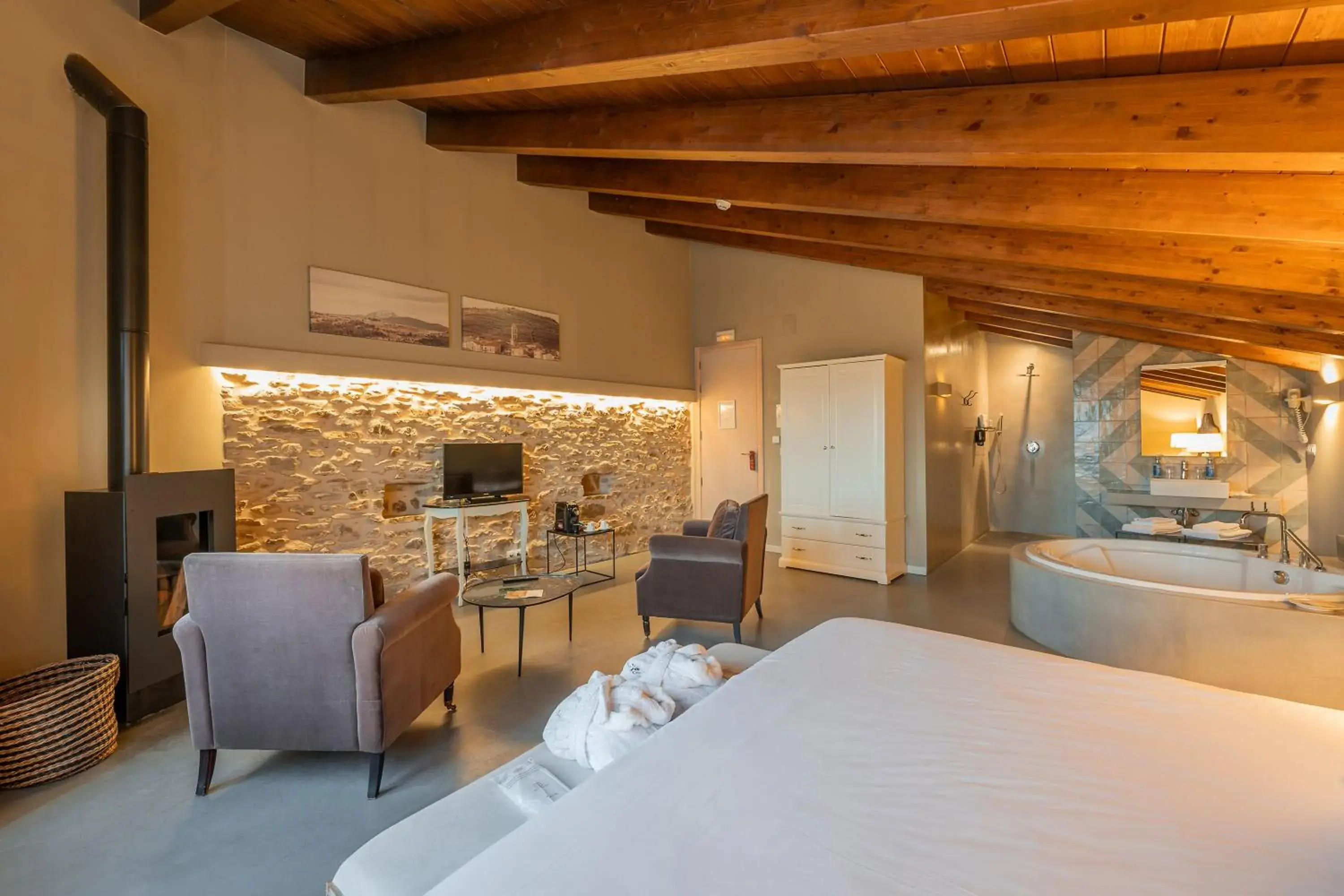 Living room, Bed in Hotel Mas De Cebrian Living room, Bed in Hotel Mas De Cebrian