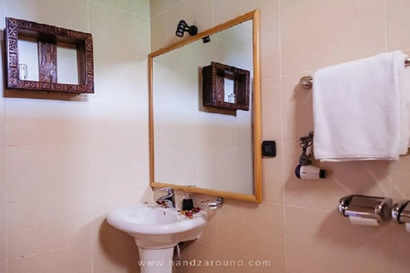 Bathroom in Maribela Hotel