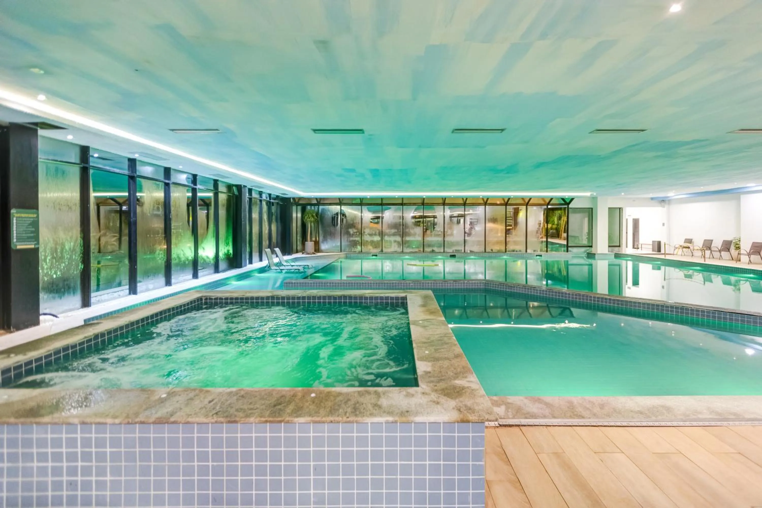 Swimming pool in Gran Paradiso Campos do Jordão By Ventura OFICIAL