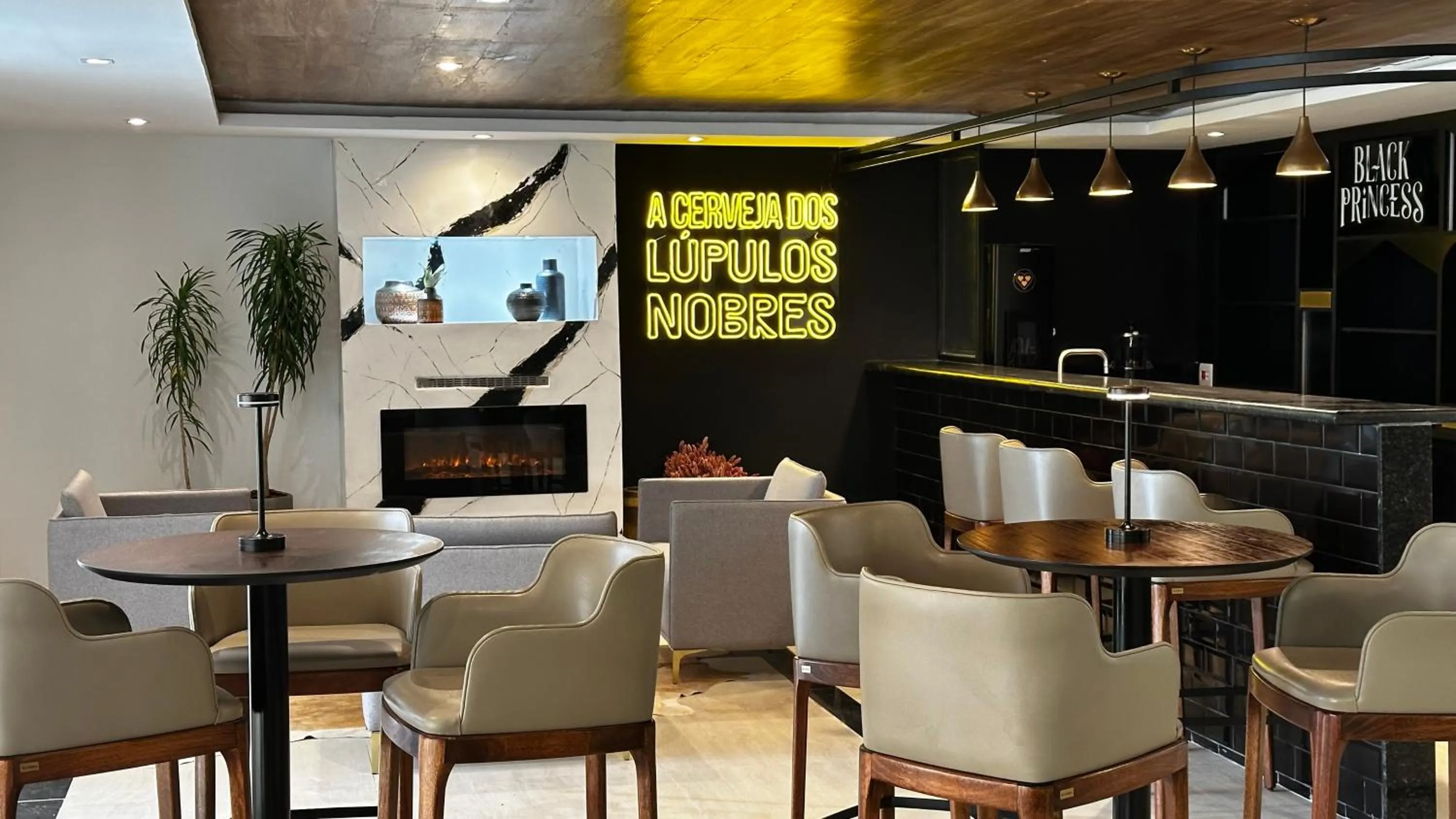 Lounge or bar in Gran Paradiso Campos do Jordão By Ventura OFICIAL