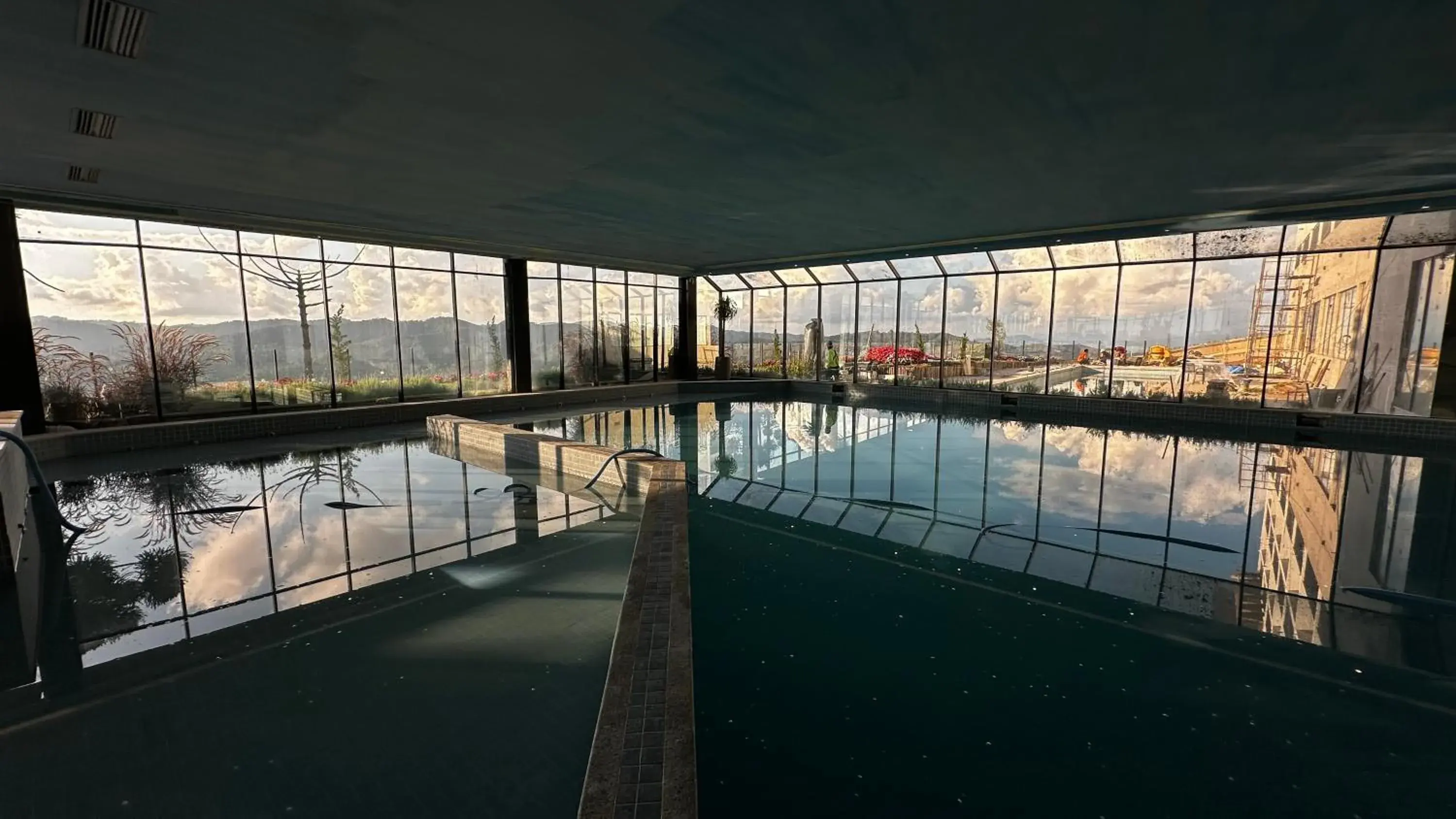 Swimming pool in Gran Paradiso Campos do Jordão By Ventura OFICIAL Swimming pool in Gran Paradiso Campos do Jordão By Ventura OFICIAL