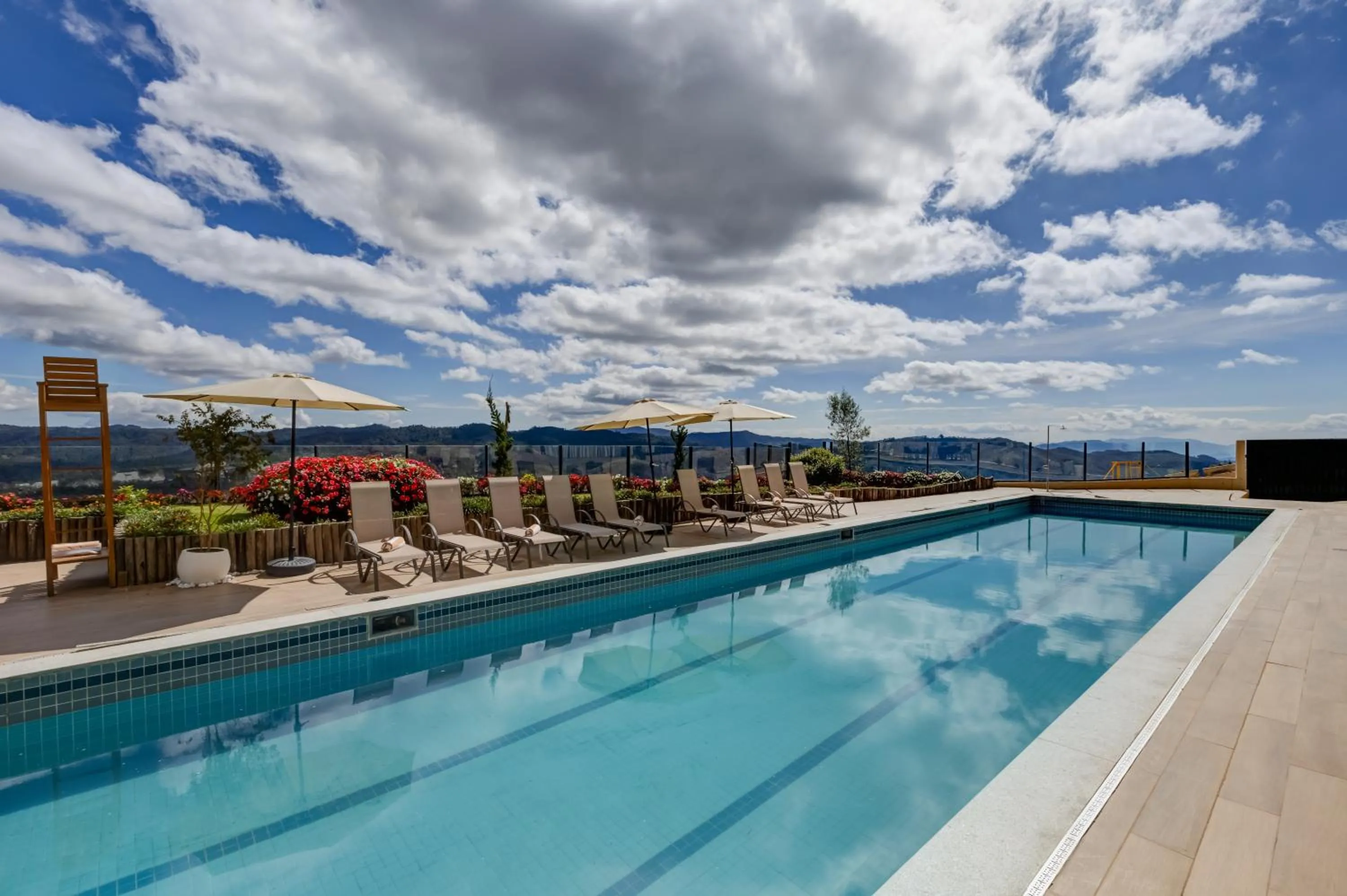 Swimming pool in Gran Paradiso Campos do Jordão By Ventura OFICIAL