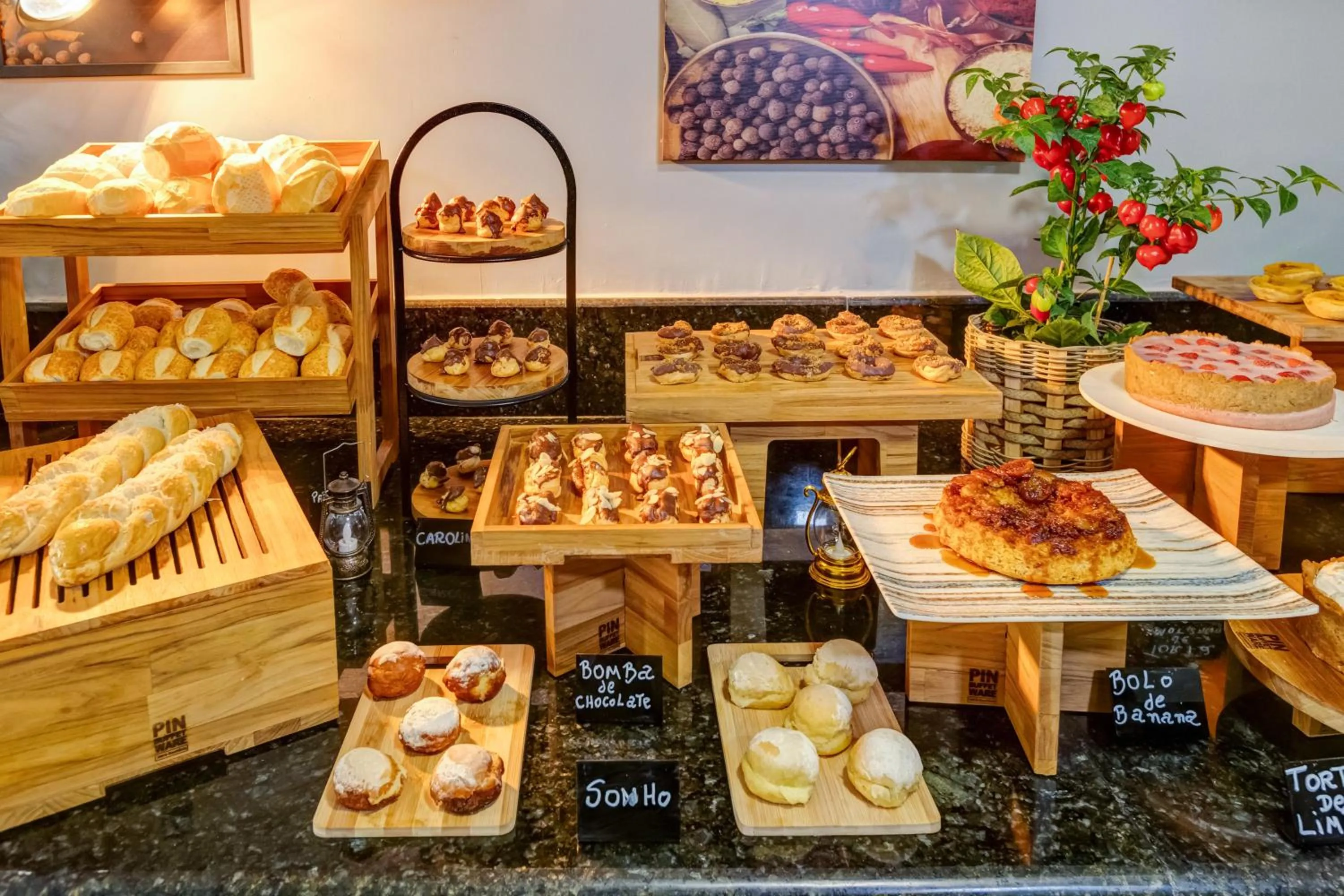 Buffet breakfast in Gran Paradiso Campos do Jordão By Ventura OFICIAL