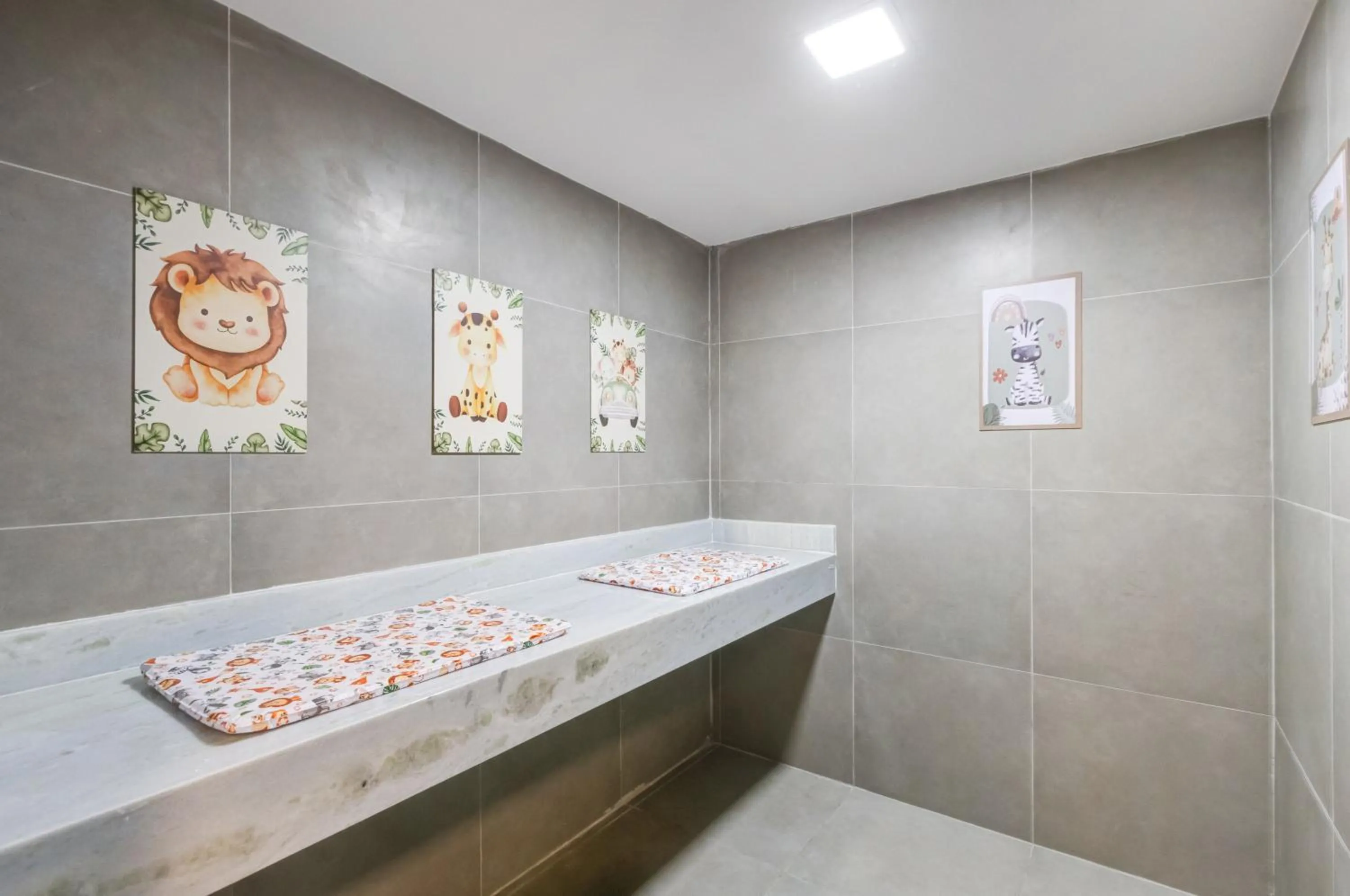 Bathroom, Bed in Gran Paradiso Campos do Jordão By Ventura OFICIAL