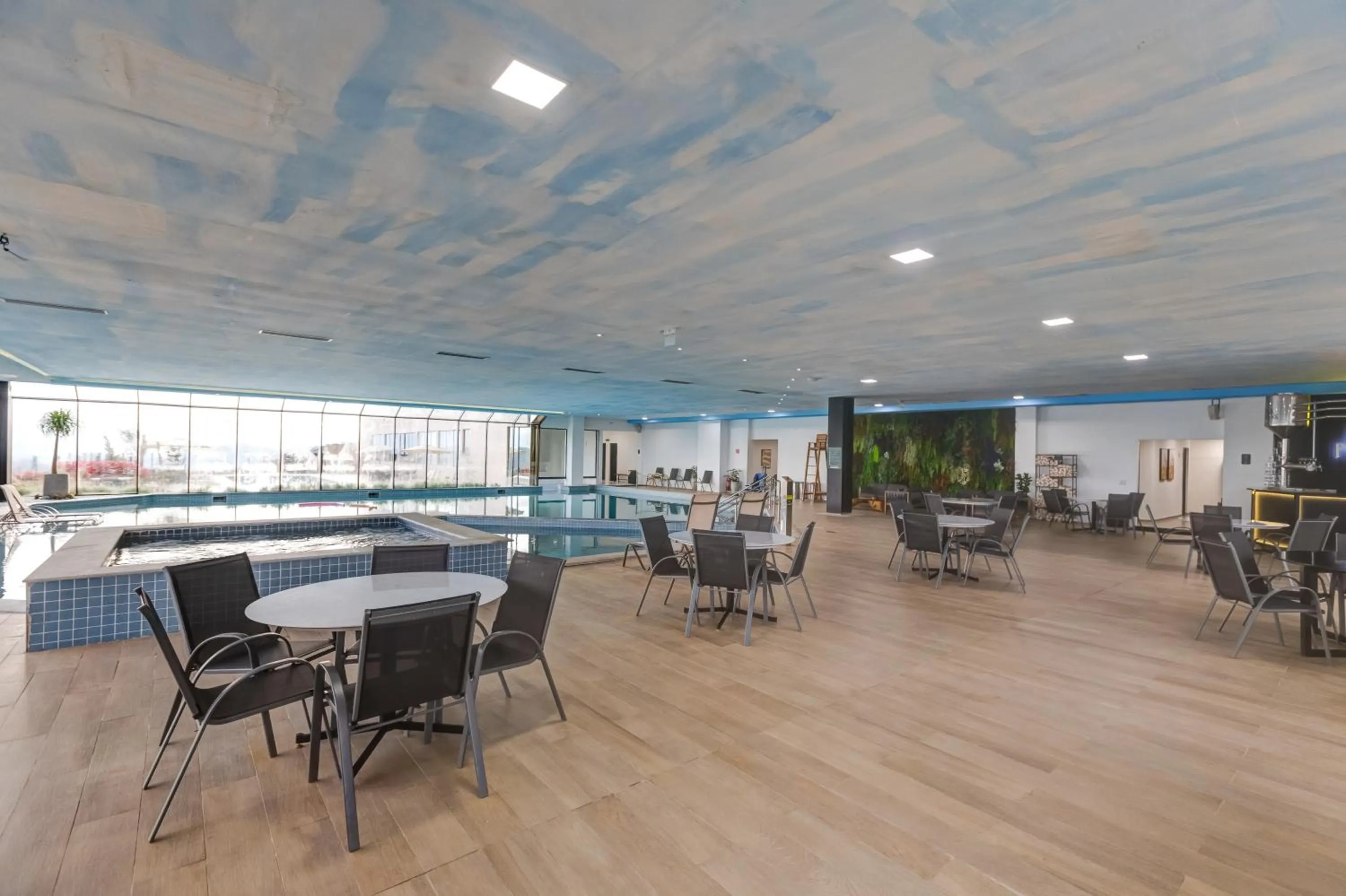 Pool view in Gran Paradiso Campos do Jordão By Ventura OFICIAL