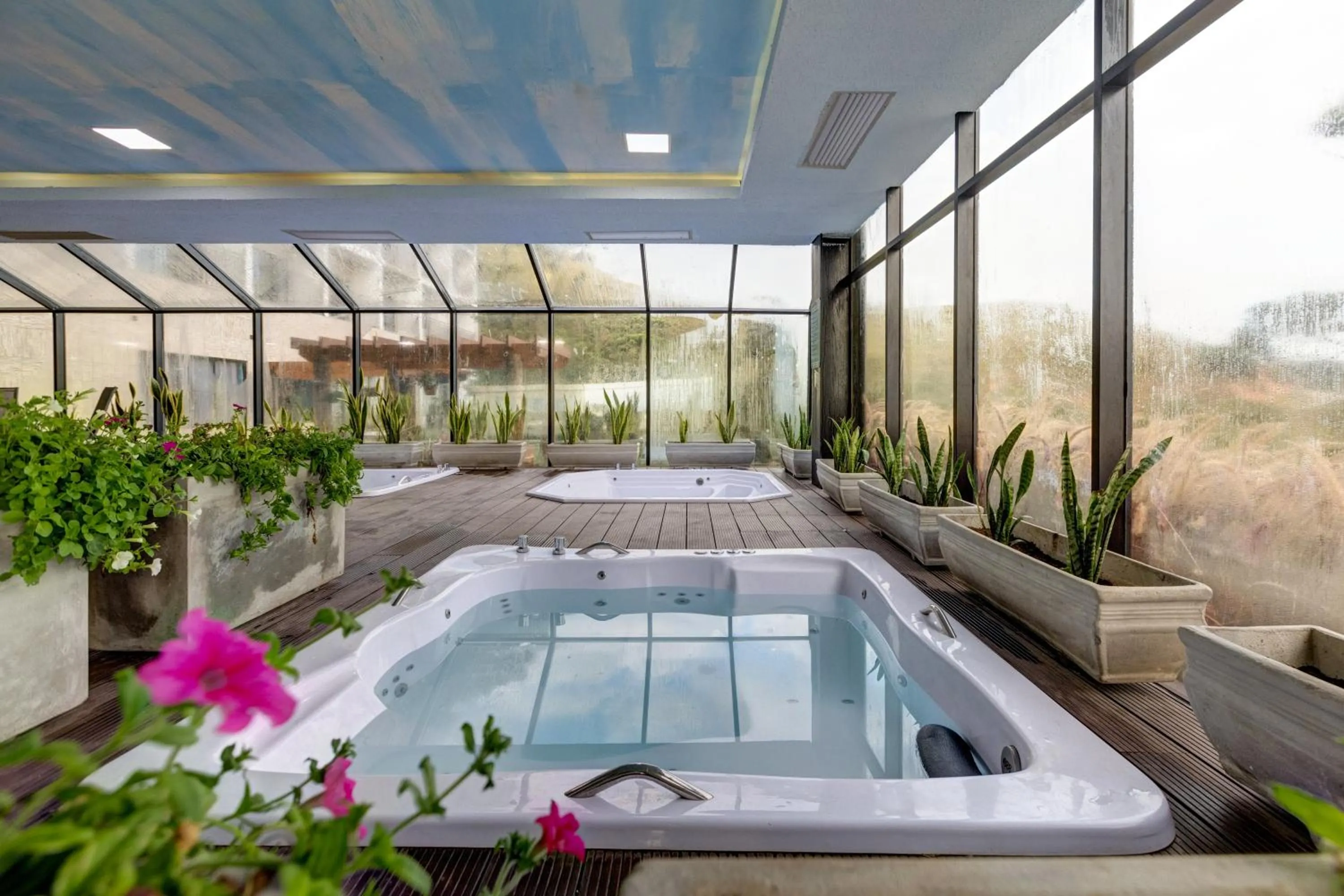 Hot Tub in Gran Paradiso Campos do Jordão By Ventura OFICIAL