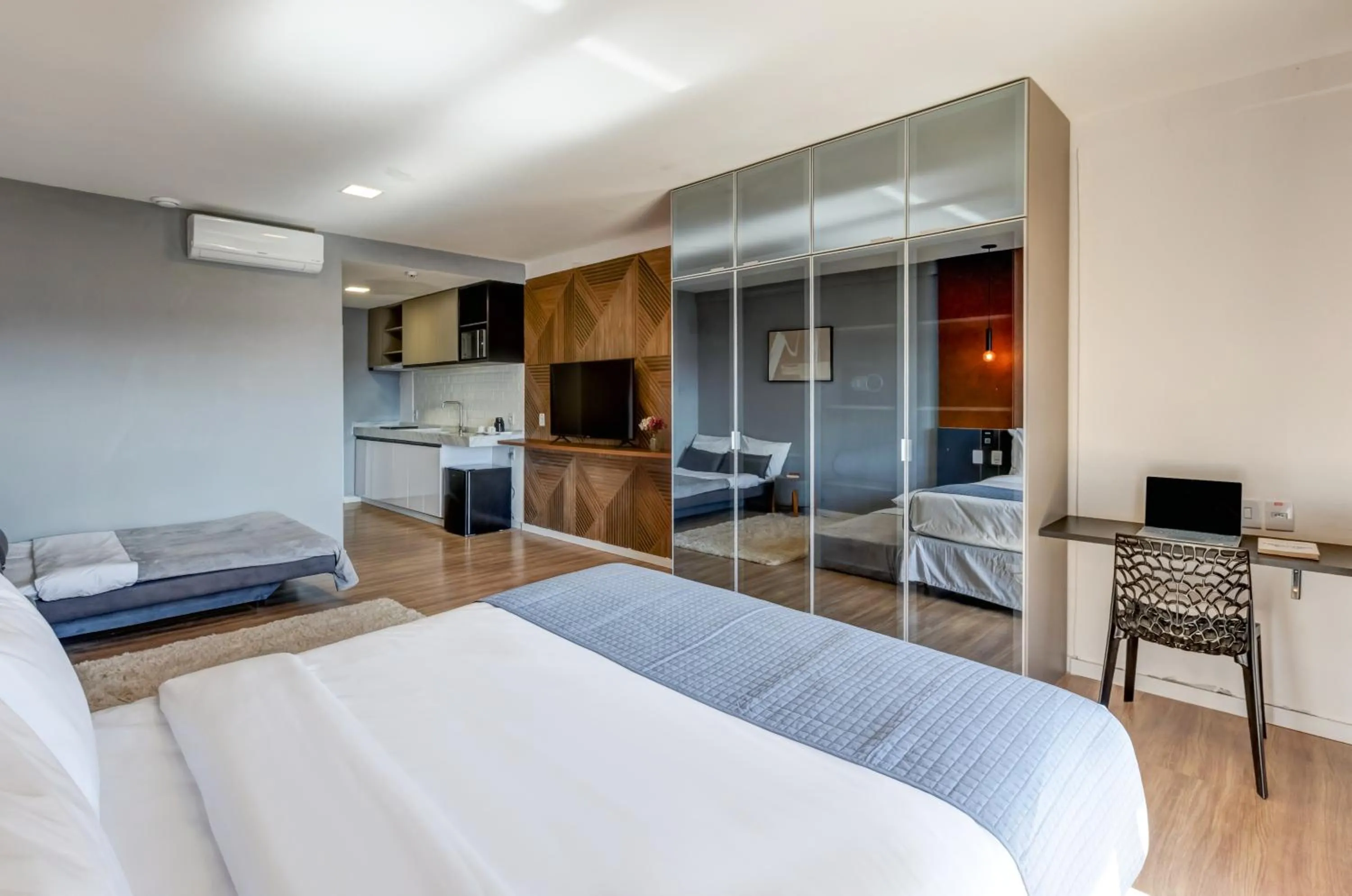 Bedroom, Bed in Gran Paradiso Campos do Jordão By Ventura OFICIAL